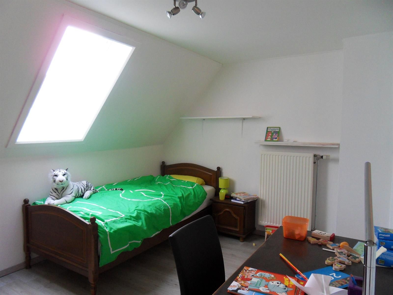 Ruime instapklare rijwoning met 4 slaapkamers en aangenaam terras. foto 12