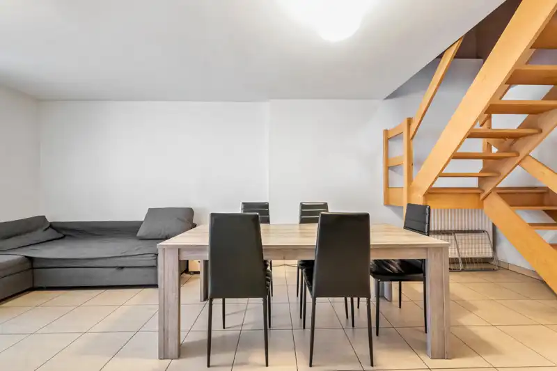 Roeselare : Instapklare hoek duplexappartement met 1 slaapkamer (kan opgesplitst worden )  met ruim terras nabij centrum + zolder foto 5