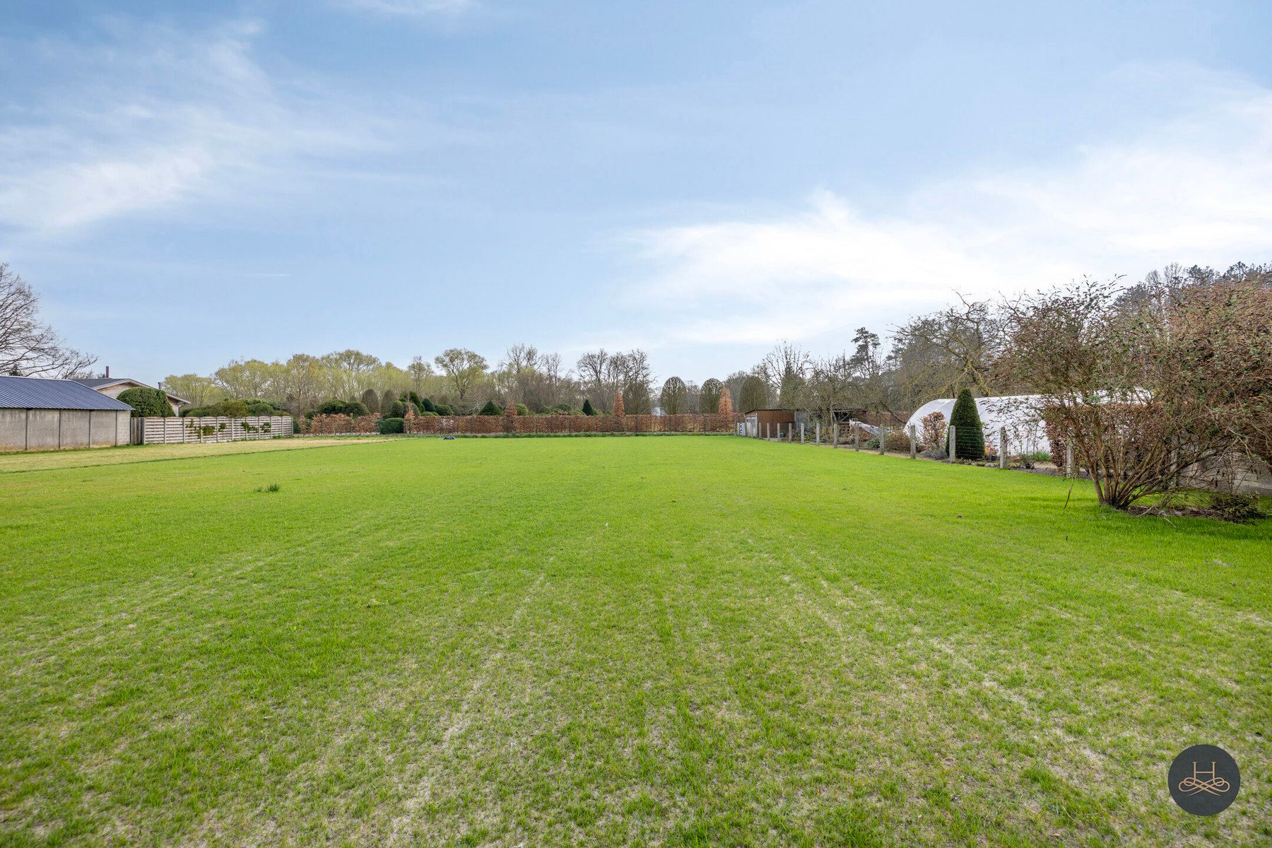 Totaal gerenoveerde woning met grote tuin foto 26