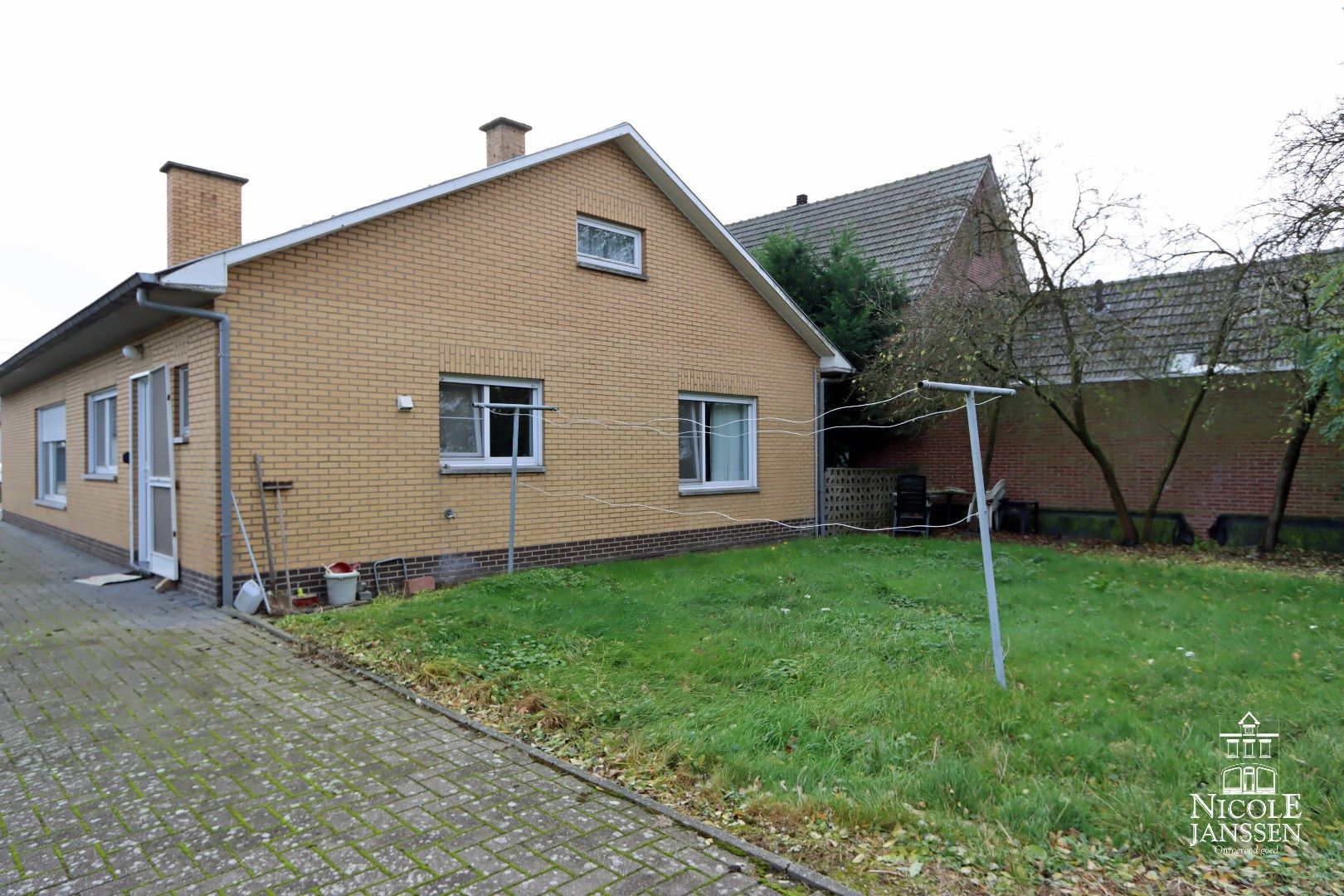 Praktische gelijkvloerse woning met tuin en dubbele garage foto 11