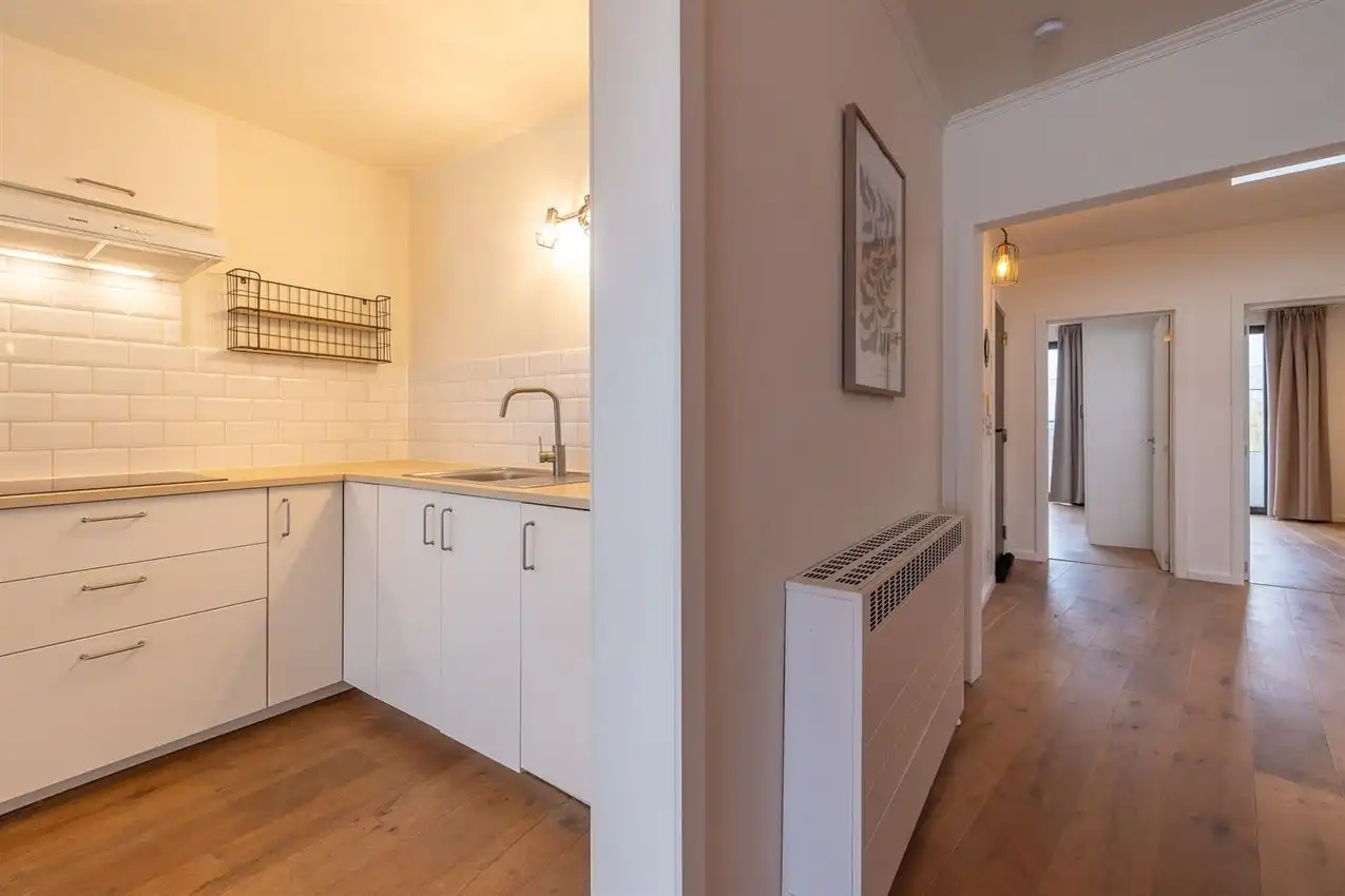 Instapklaar, volledig gerenoveerd appartement met twee terrassen foto 9