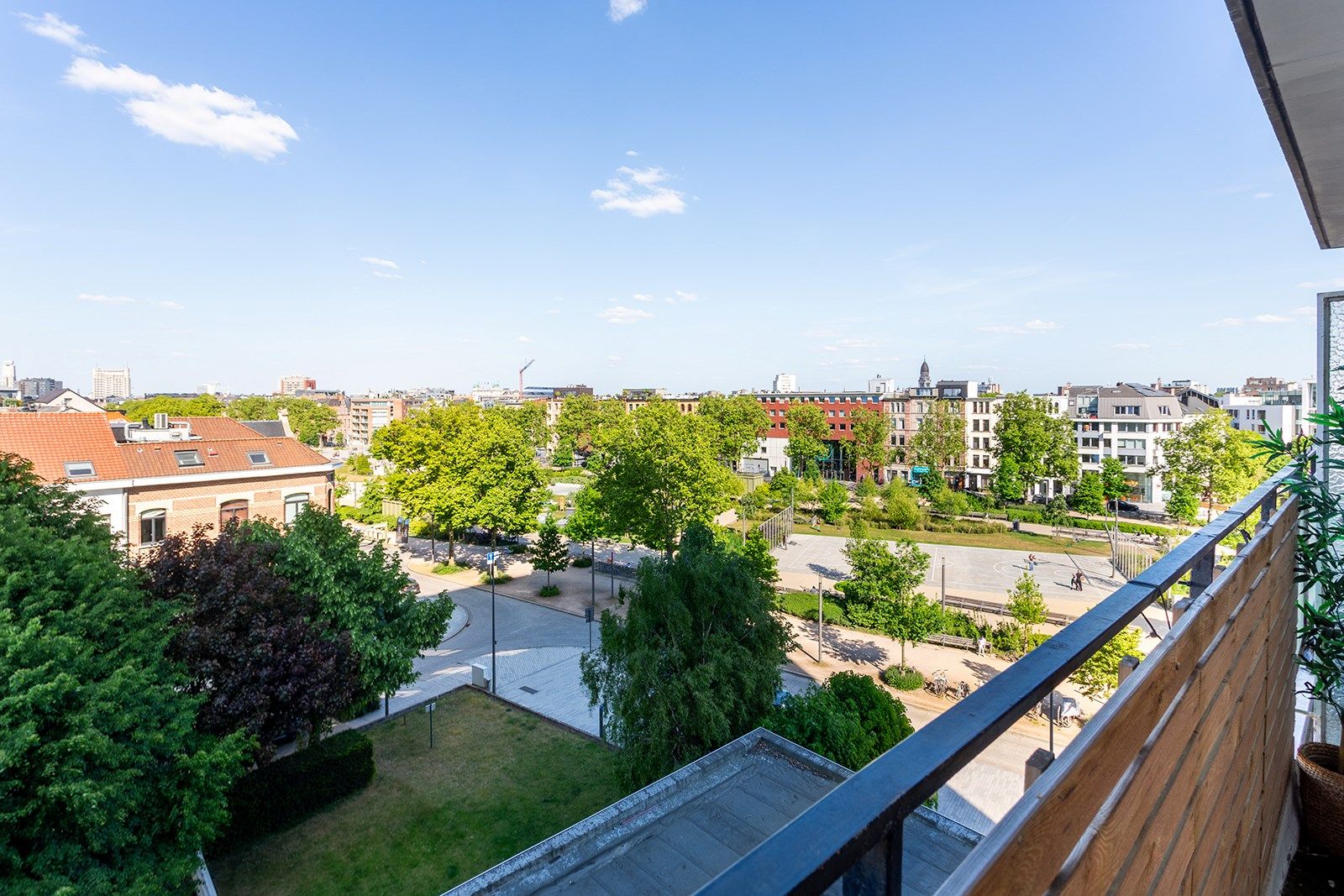 Zicht over de Stad, het park en de Schelde. foto 9