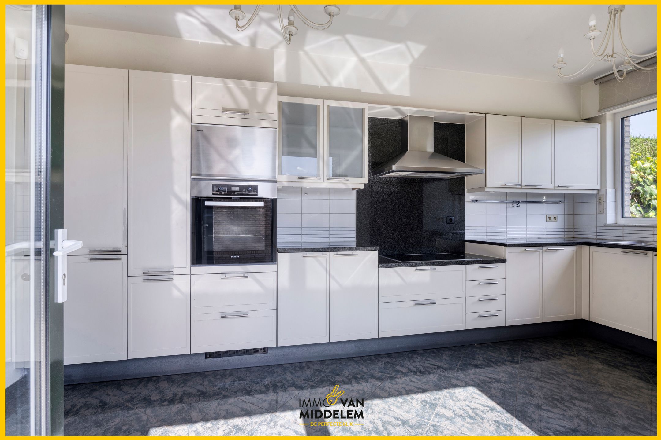 RUIME INSTAPKLARE WONING 2 SLAAPKAMERS, TUIN EN GARAGE foto 9
