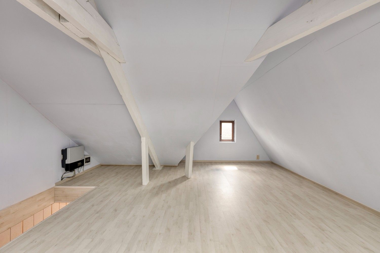 Halfopen gezinswoning met drie slaapkamers (mogelijkheid tot 4), grote tuin en zonnepanelen! foto 30