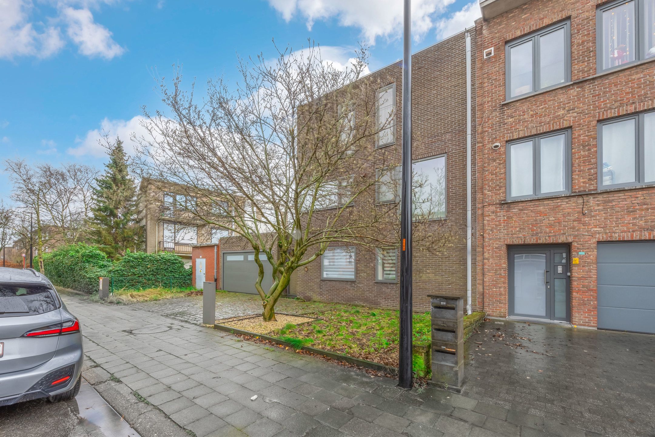 Centraal gelegen seventieswoning met praktijkruimte foto 2