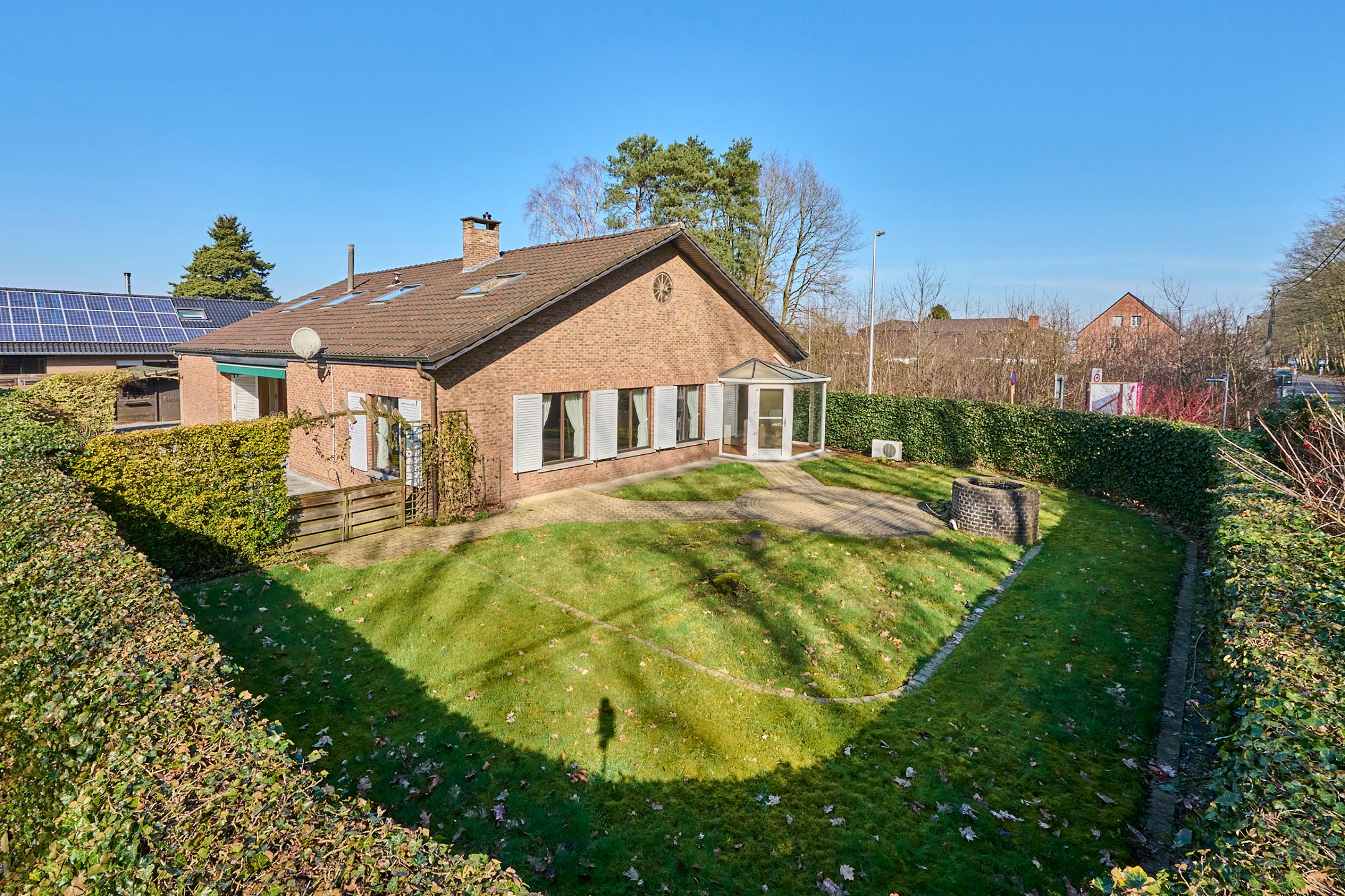 Zeer ruime gezinswoning + bovenliggend appartement foto 18