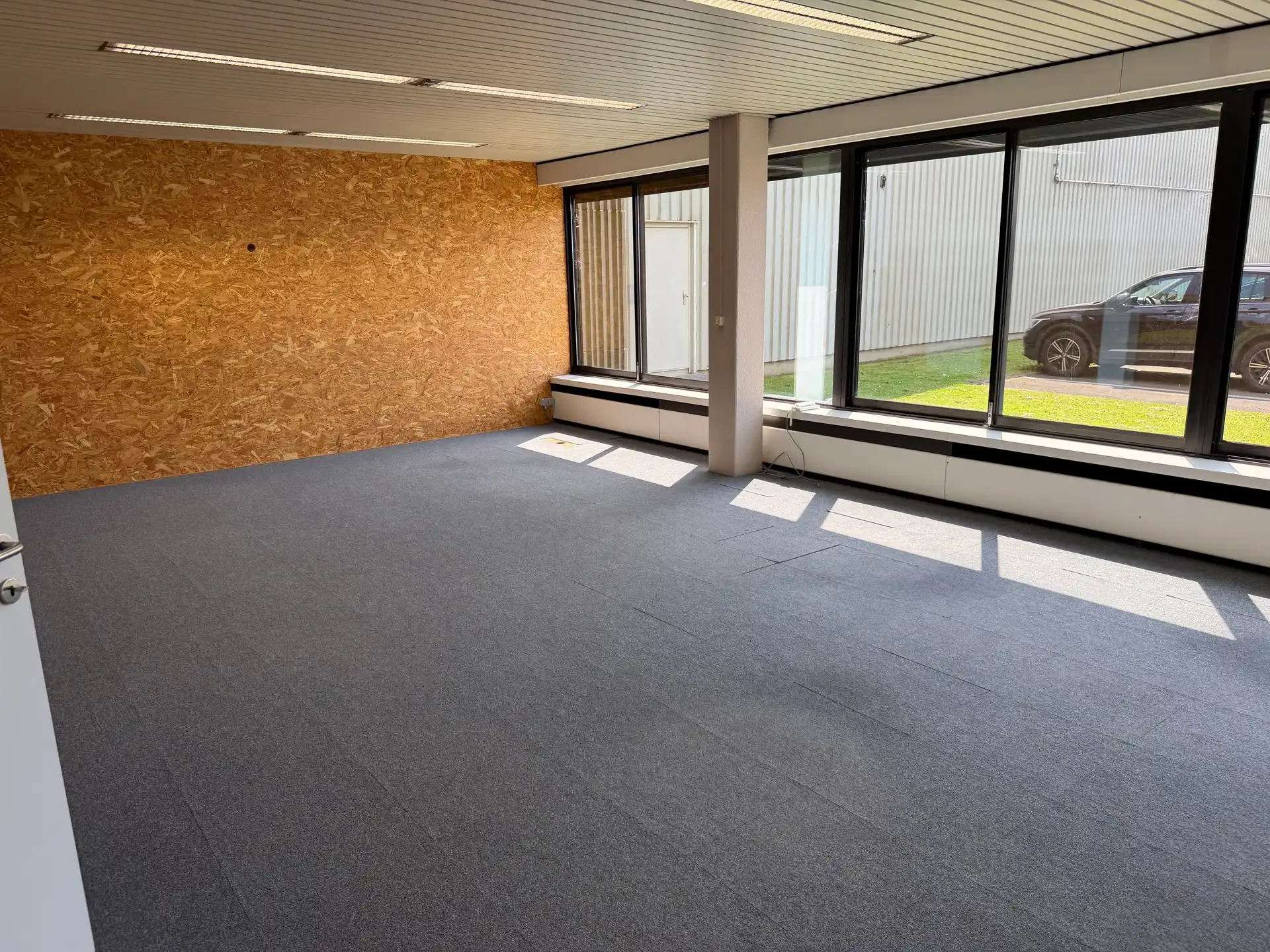 Magazijn 2.963m² met kantoren 569m²  in Temse foto 9
