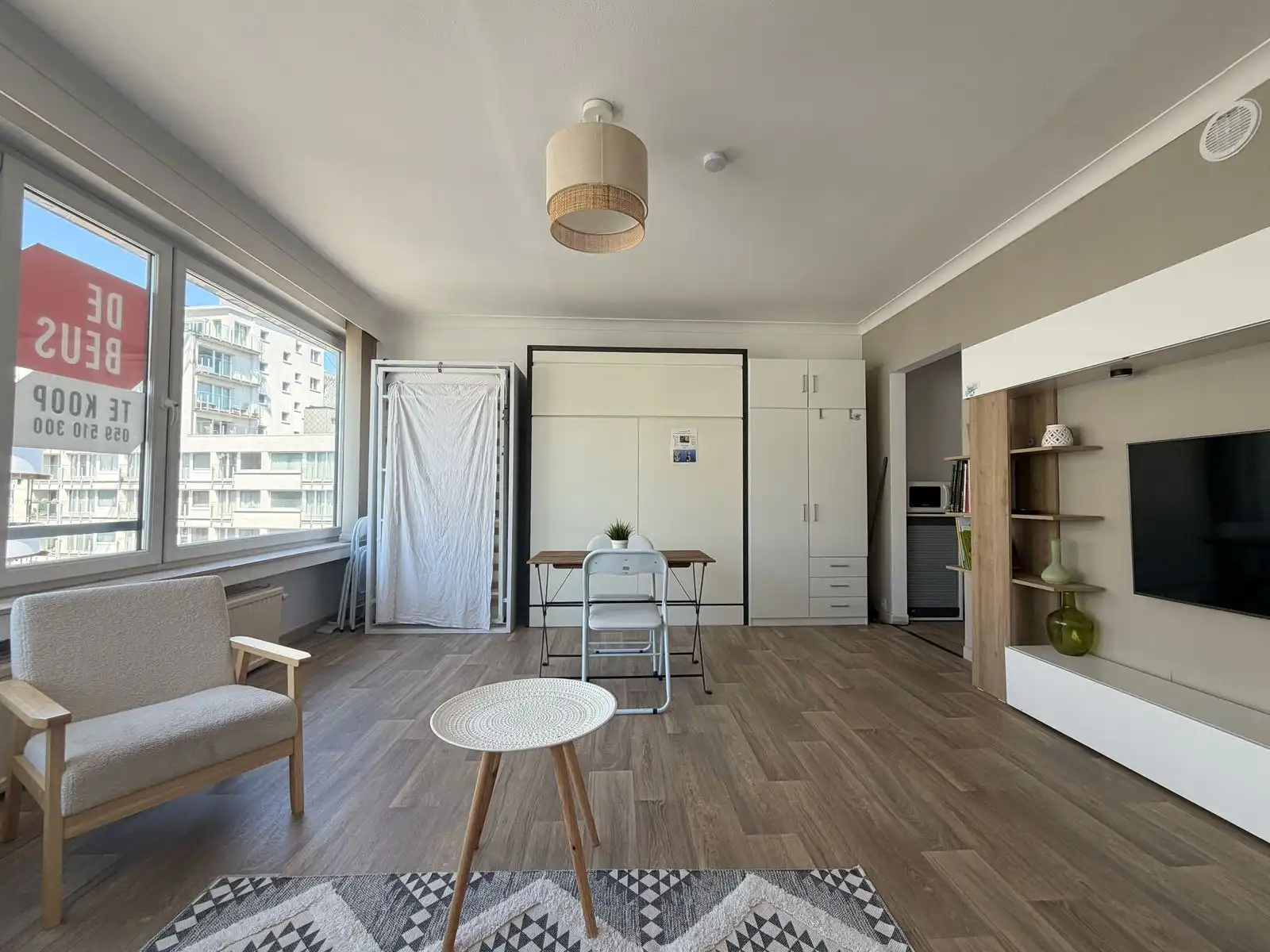 TOPAANBOD! Gerenoveerde studio op fantastische ligging pal aan zee foto 3