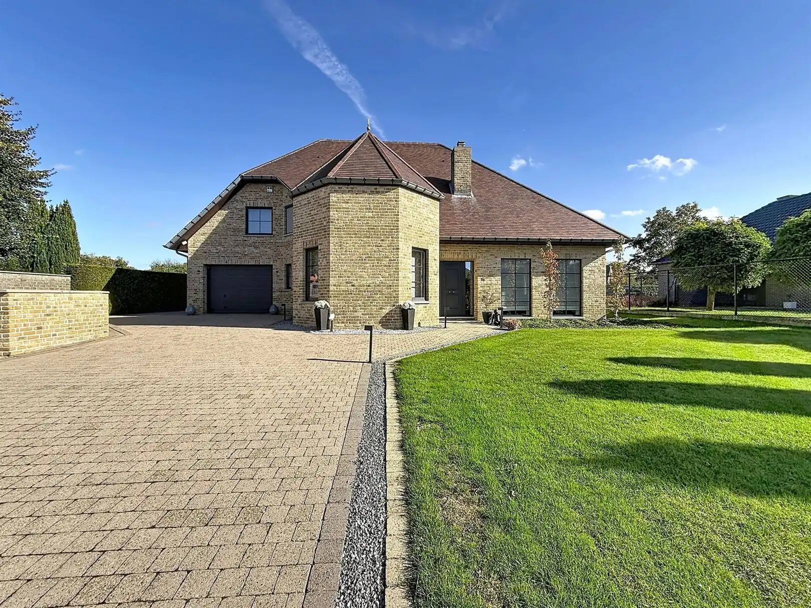 Zeer verzorgde villa, 4 slpks, tuin, opp 18a 48ca foto {{pictureIndex}}