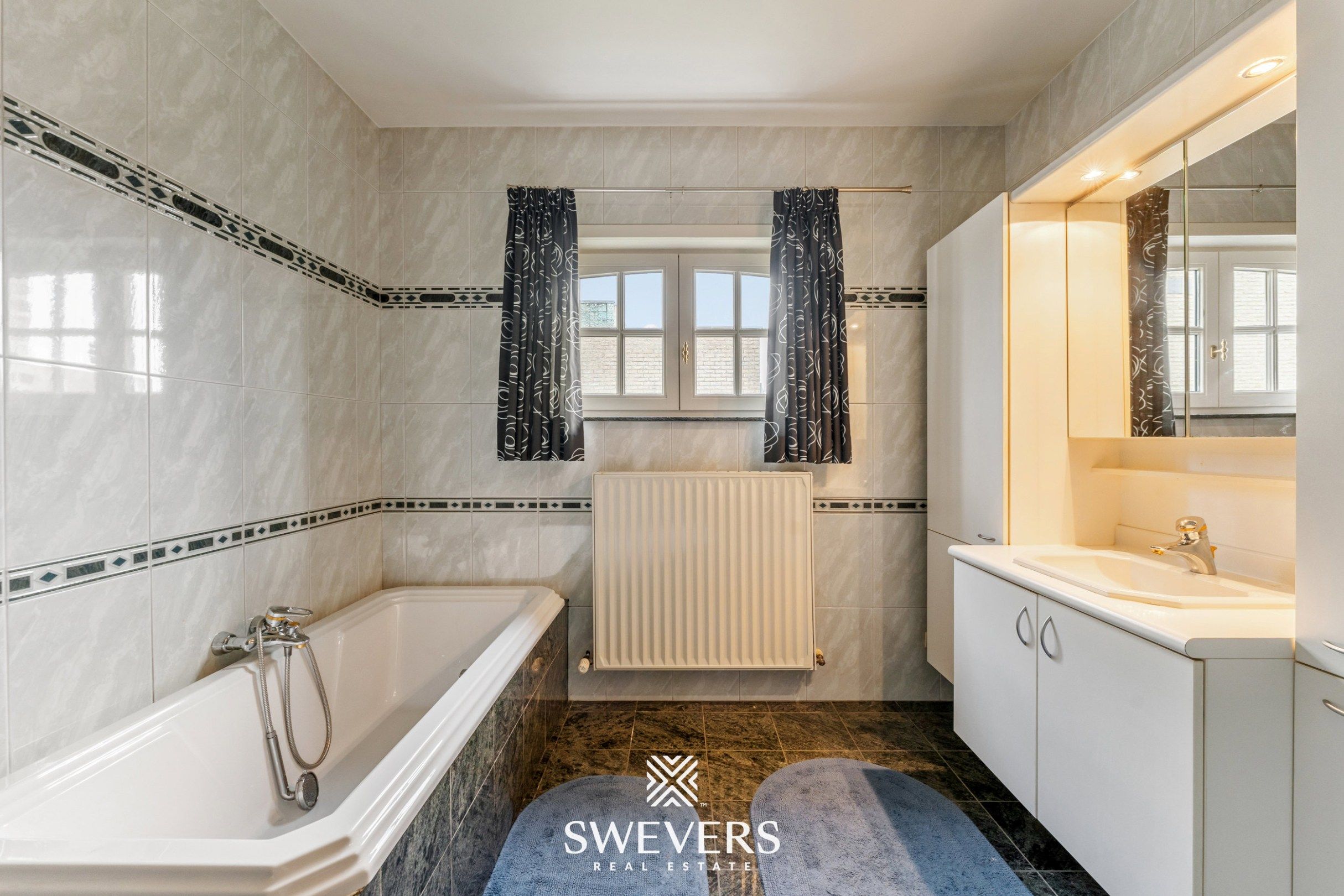 Ruime open bebouwing met 4 slaapkamers en zonnige tuin in Houthalen foto 21