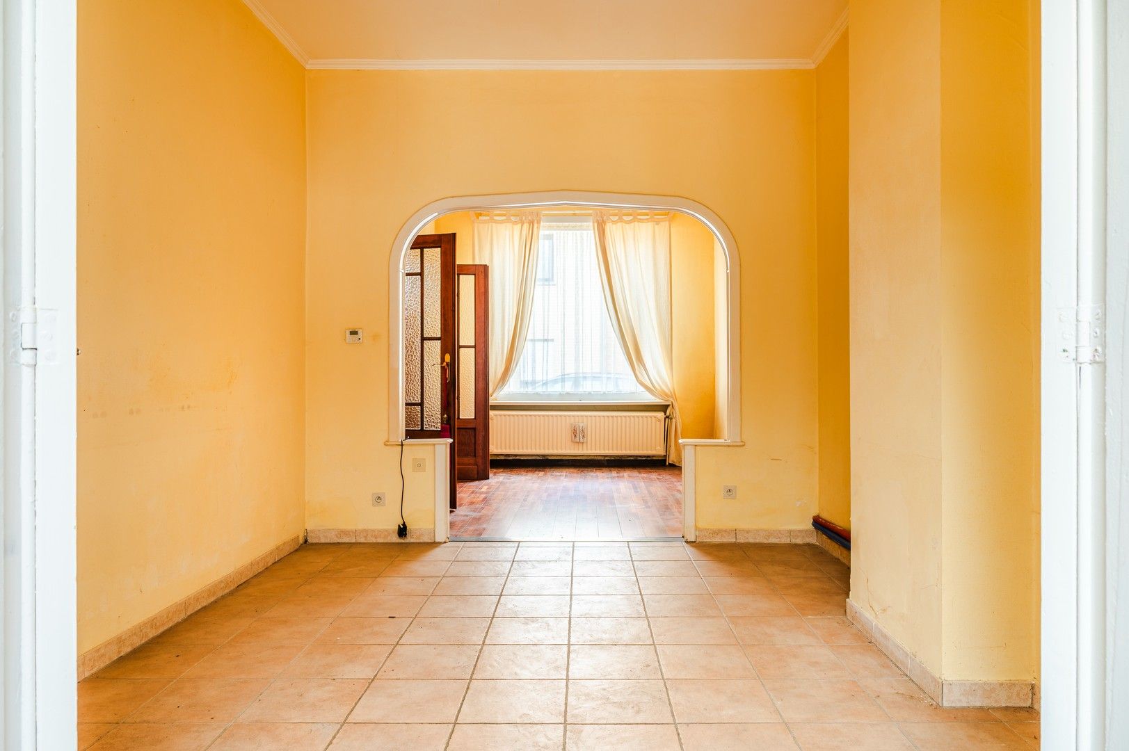 Te renoveren woning met garage foto 6