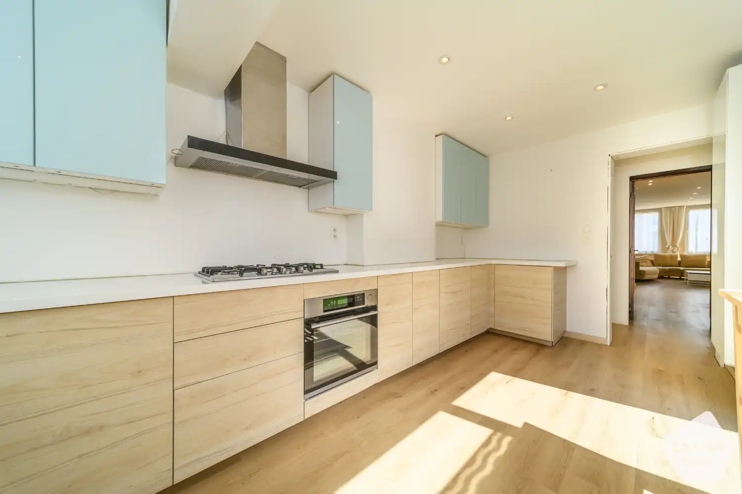 Ruime woning met handelsruimte in het centrum van De Panne foto 3