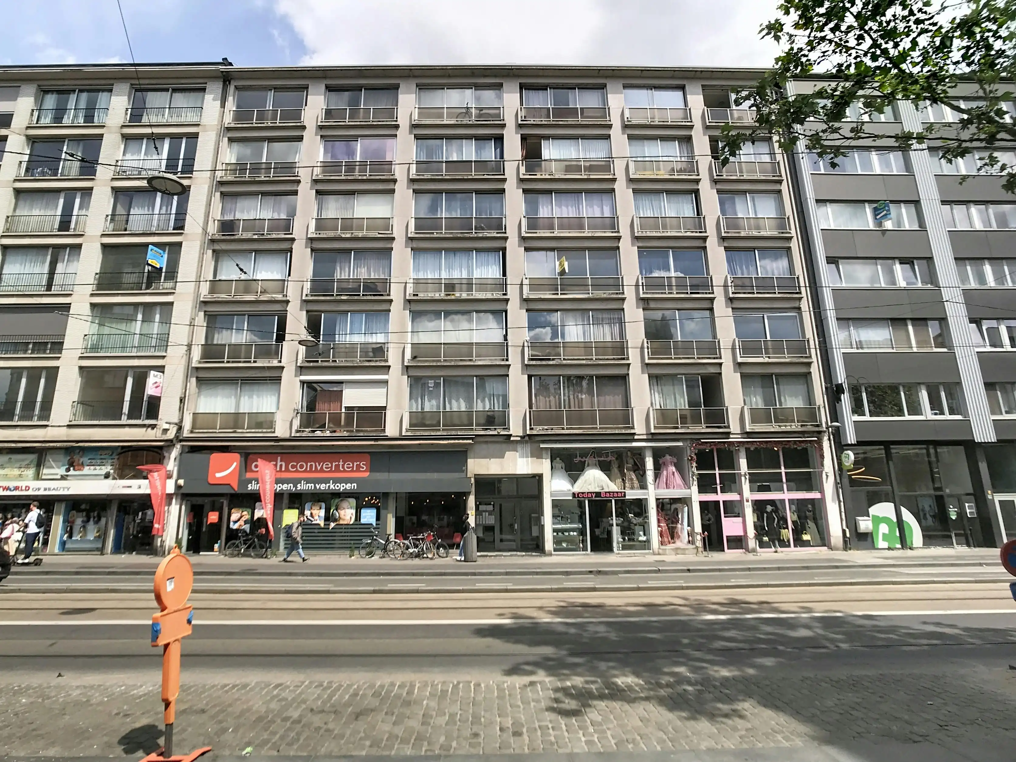 Op te frissen, lichtrijke studio ca. 41m² te koop in Antwerpen foto 2