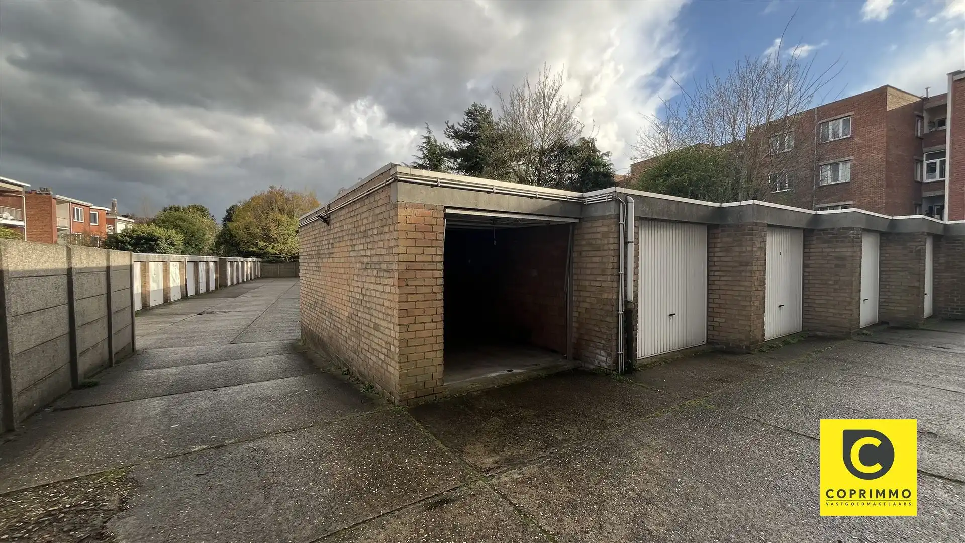 Garagebox met elektrische poort foto 3