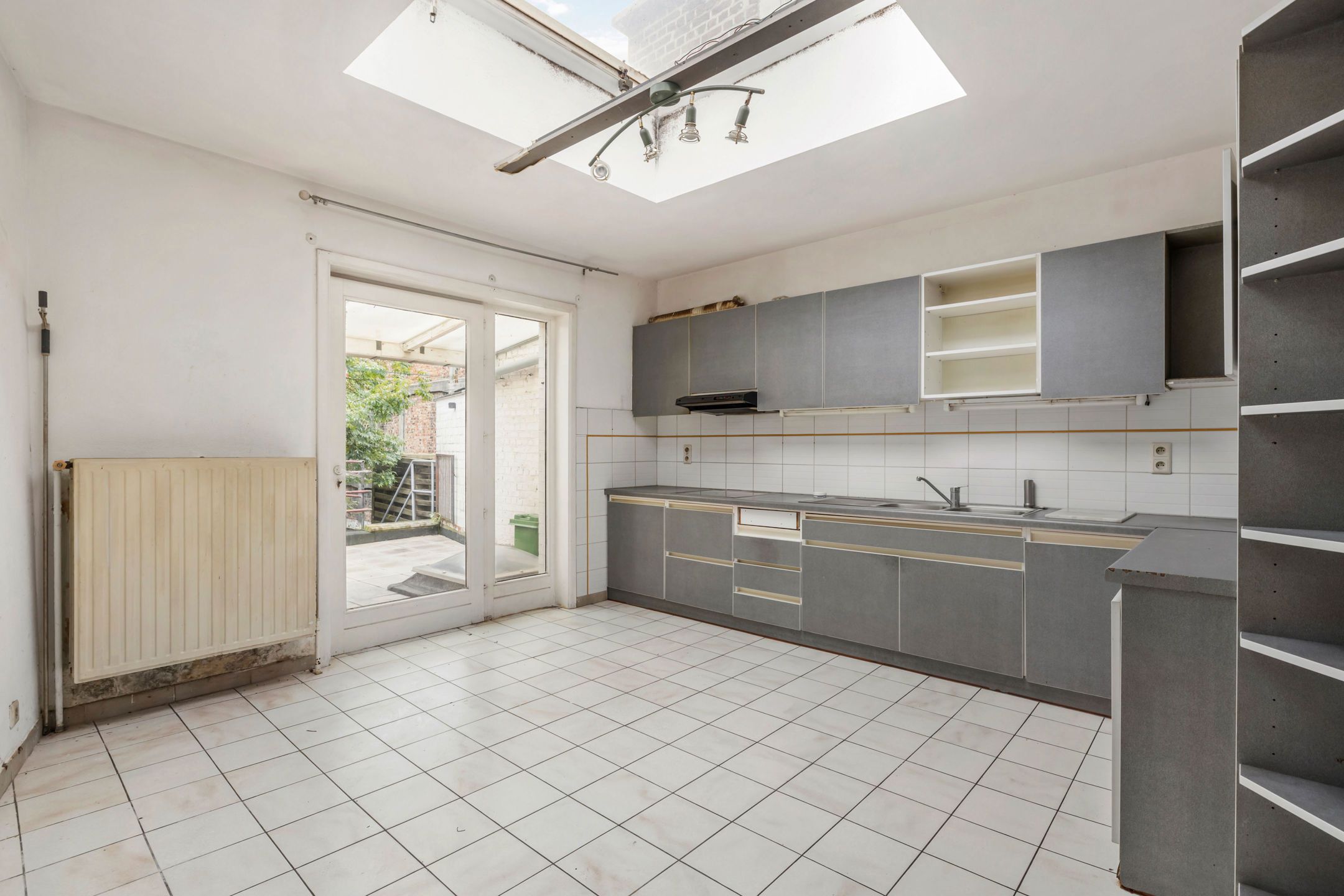 Wel gelegen commerciële ruimte en duplex appartement met tuin foto 10