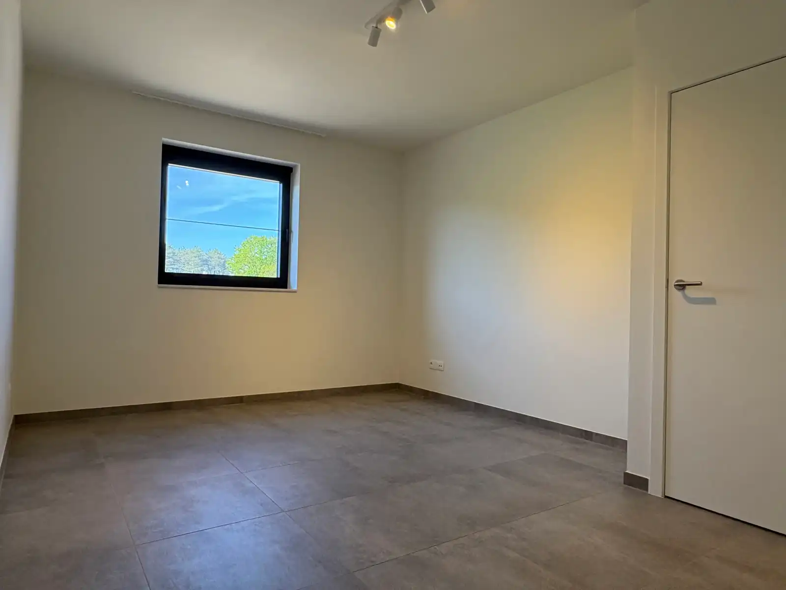 Recent appartement, met lift, zuidgericht terras.  foto 12