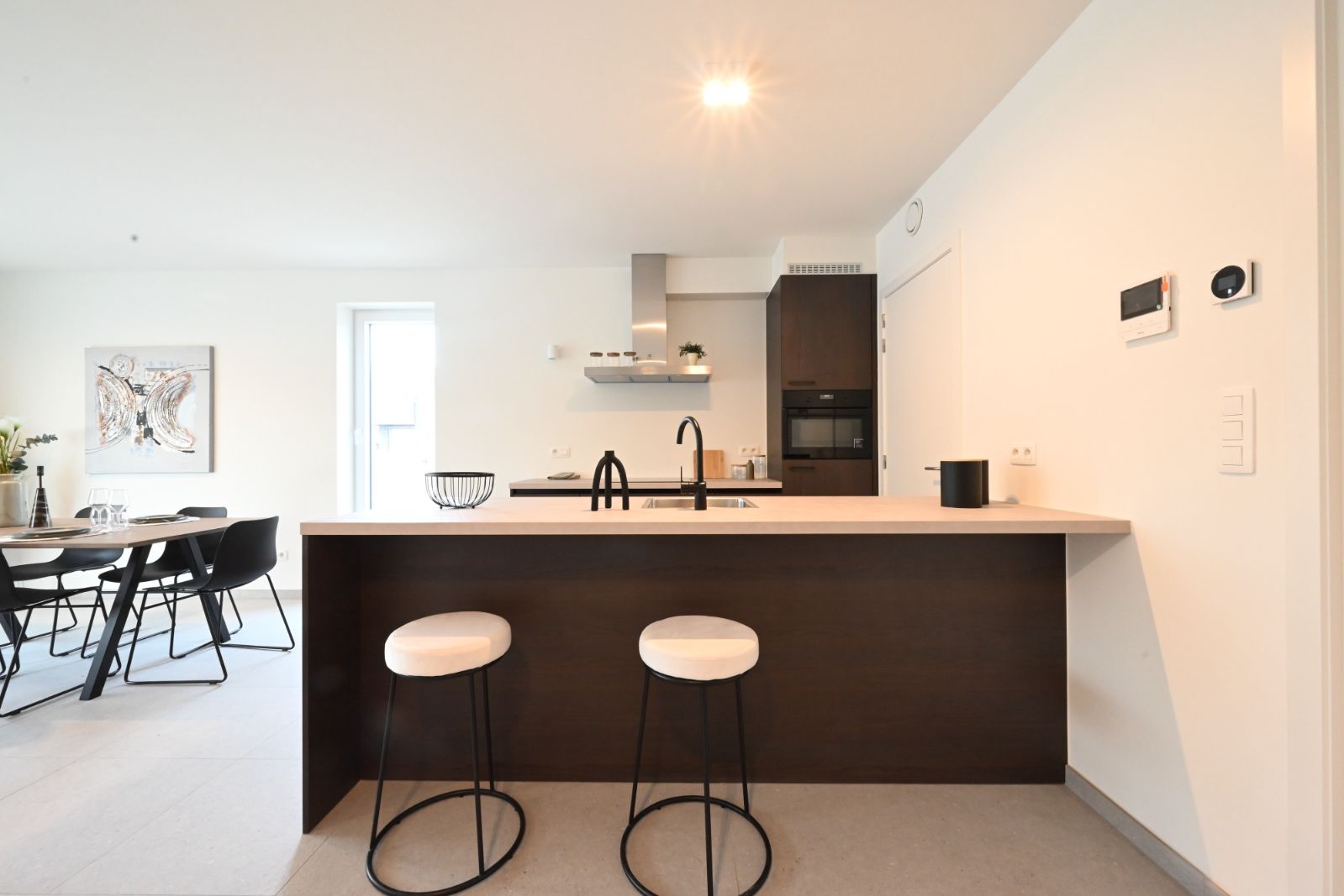 Nieuwbouwappartement met rijk beplante tuinzone en parktuin! foto 3