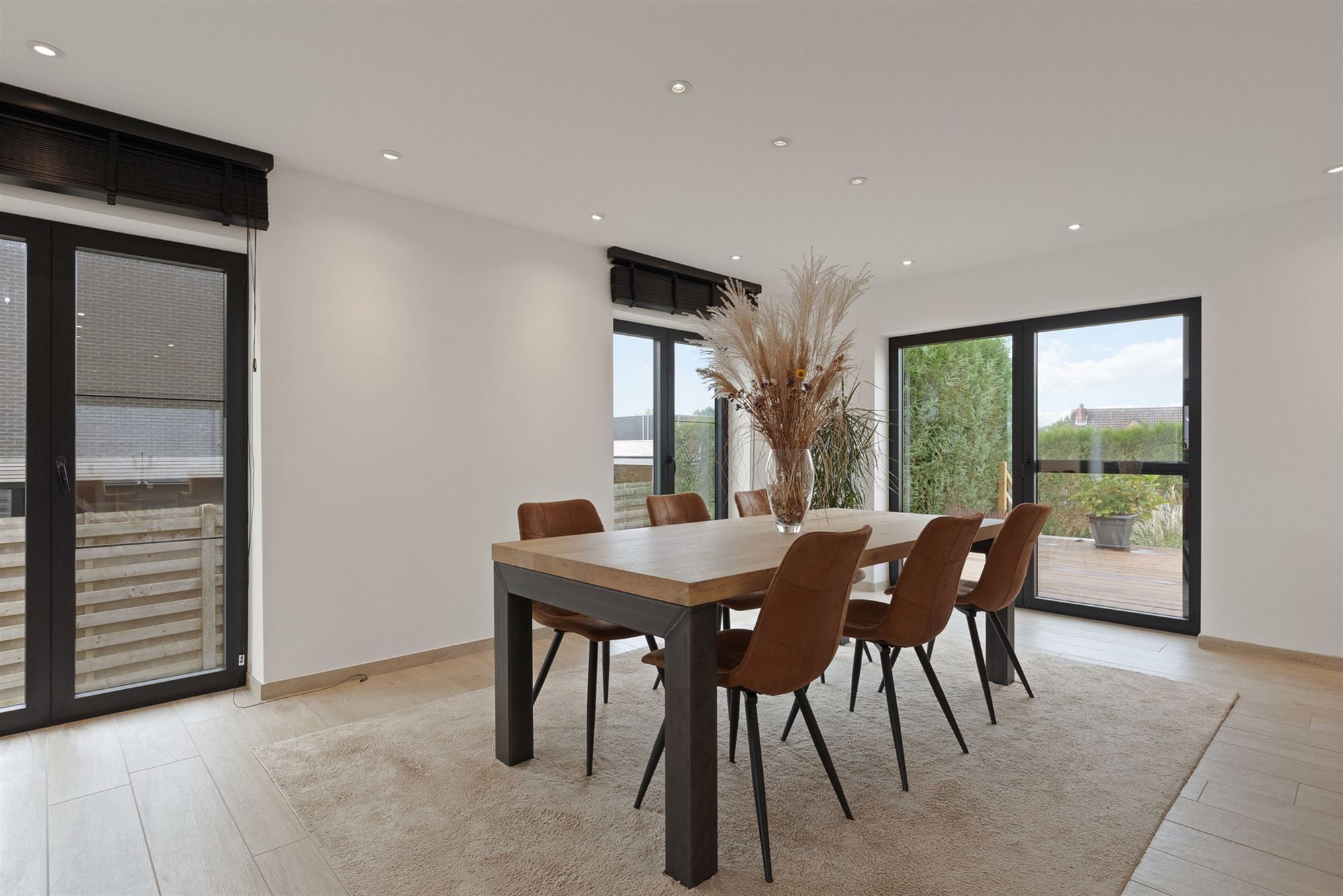 UITERST KNAP GERENOVEERDE WONING MET 3 SLAAPKAMERS GELEGEN OP EEN ZONNIG GEORIËNTEERD PERCEEL TE PAAL foto 8