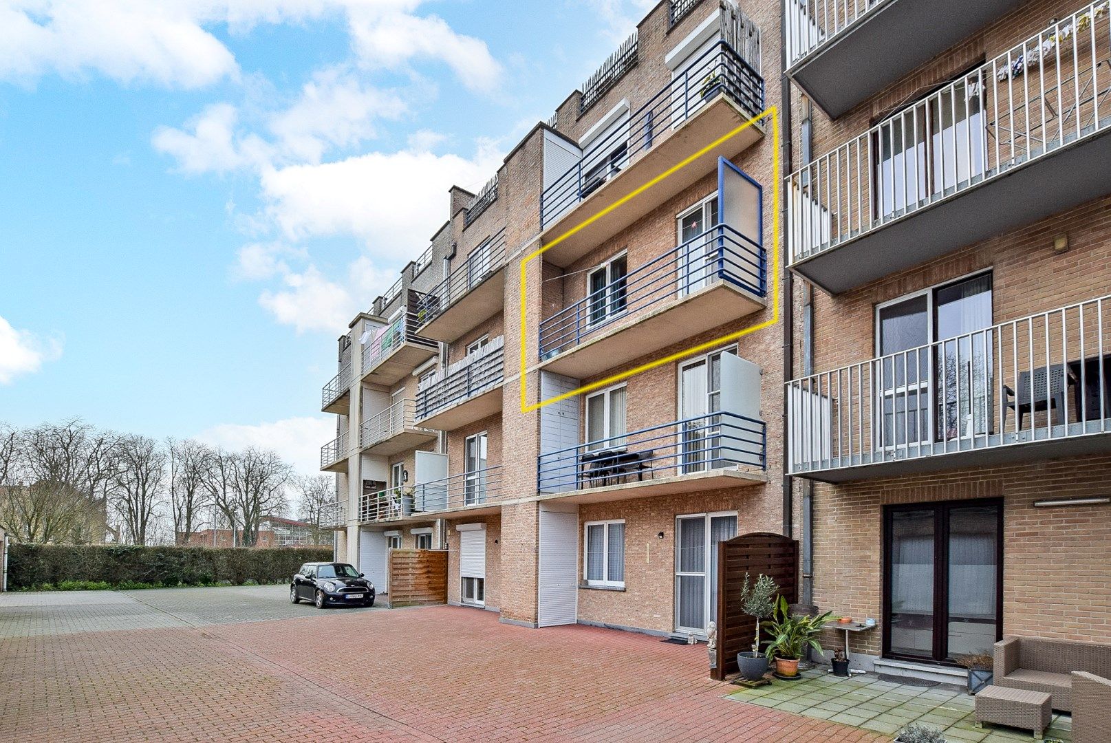 Instapklaar 2-slaapkamer appartement in centrum Diksmuide! foto 2