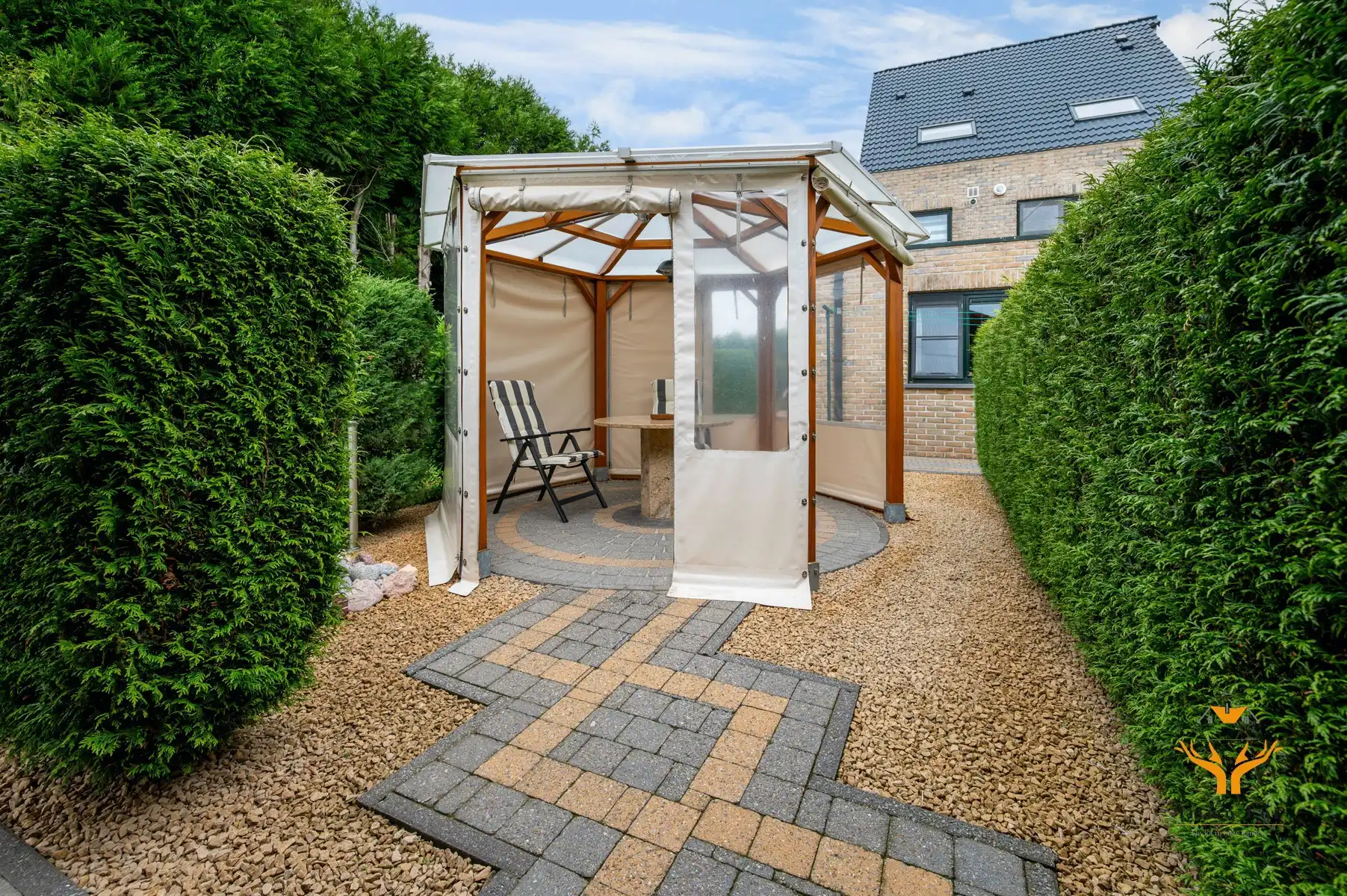Instapklaar gelijkvloers appartement met tuin en garage foto 21