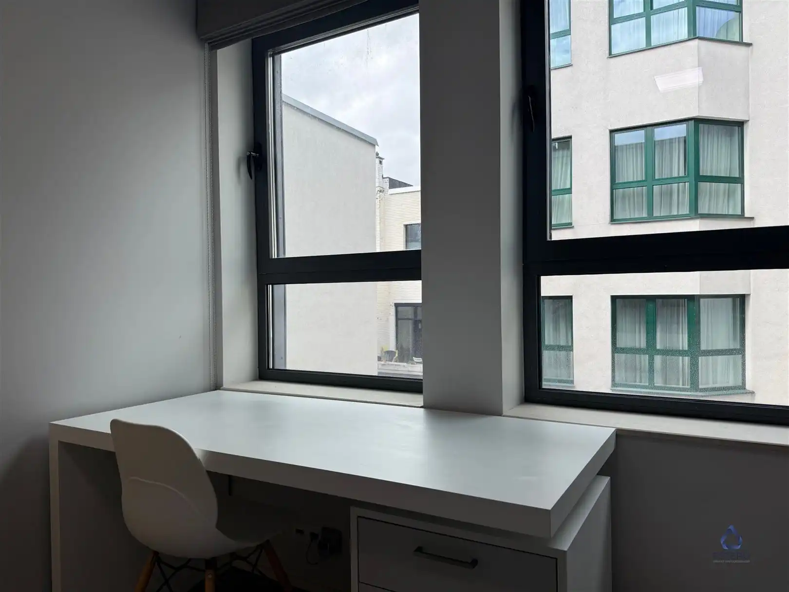 Studio in trendy wijk TE HUUR! foto 9
