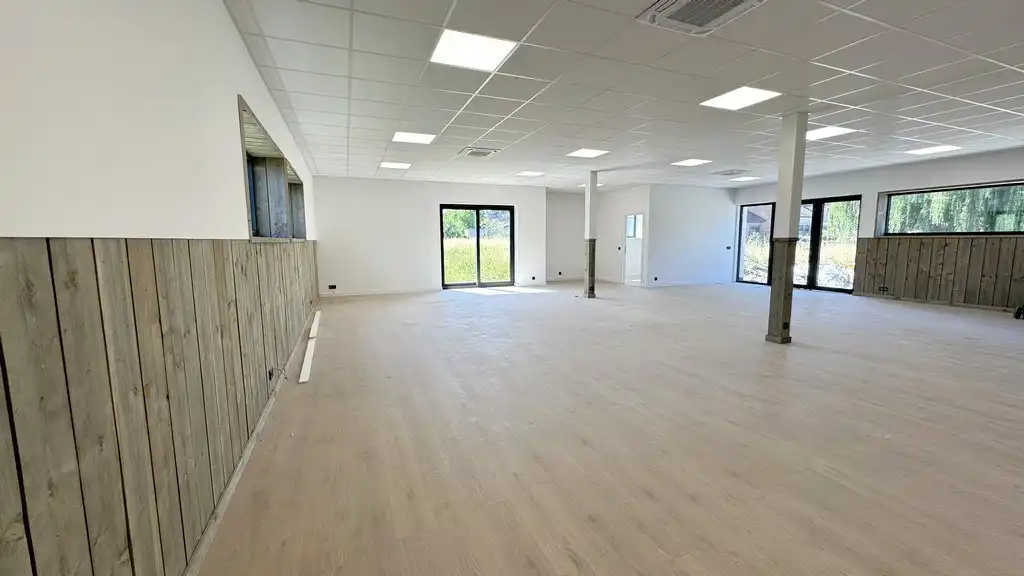 Gerenoveerde kantoren met magazijn te huur nabij N16 te Temse foto 2