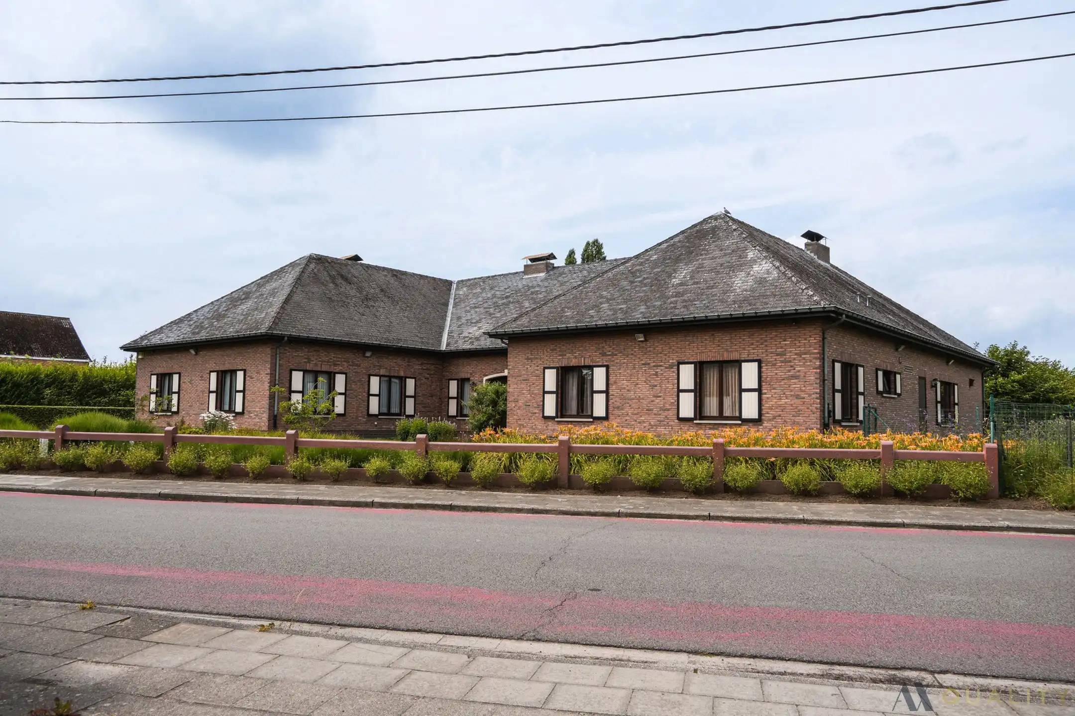 Ruime woning met 6 slaapkamers en 2 garages foto 30