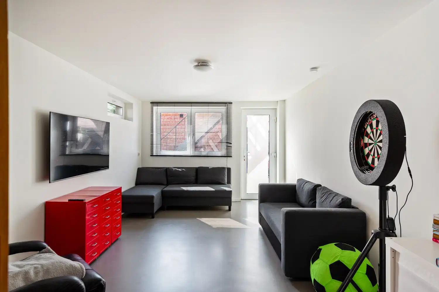 Halfopen huis met 4 slaapkamers, tuin en garage foto 13