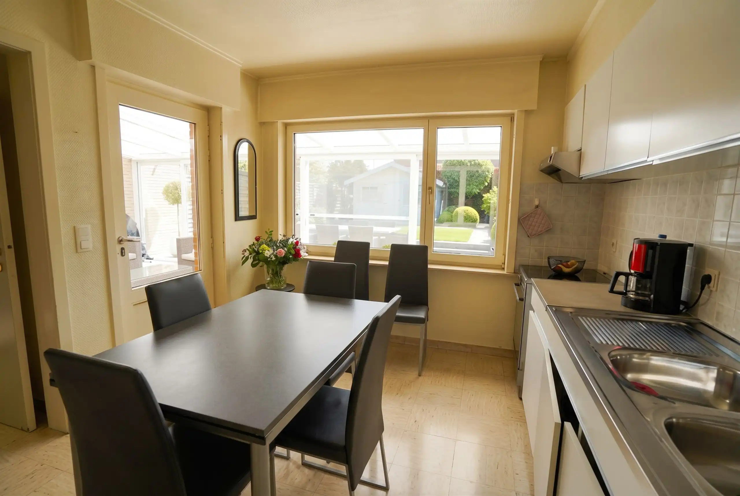 Blikvanger in z'n prijscategorie! Tip-top verzorgde woning! foto 12