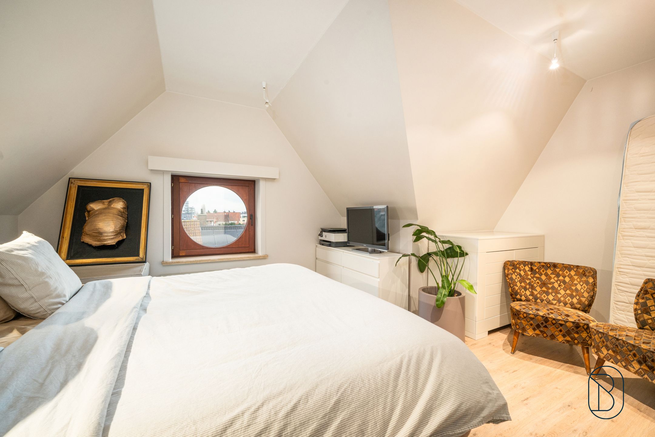 Centraal gelegen dakappartement met 2 slk en terras!  foto 9