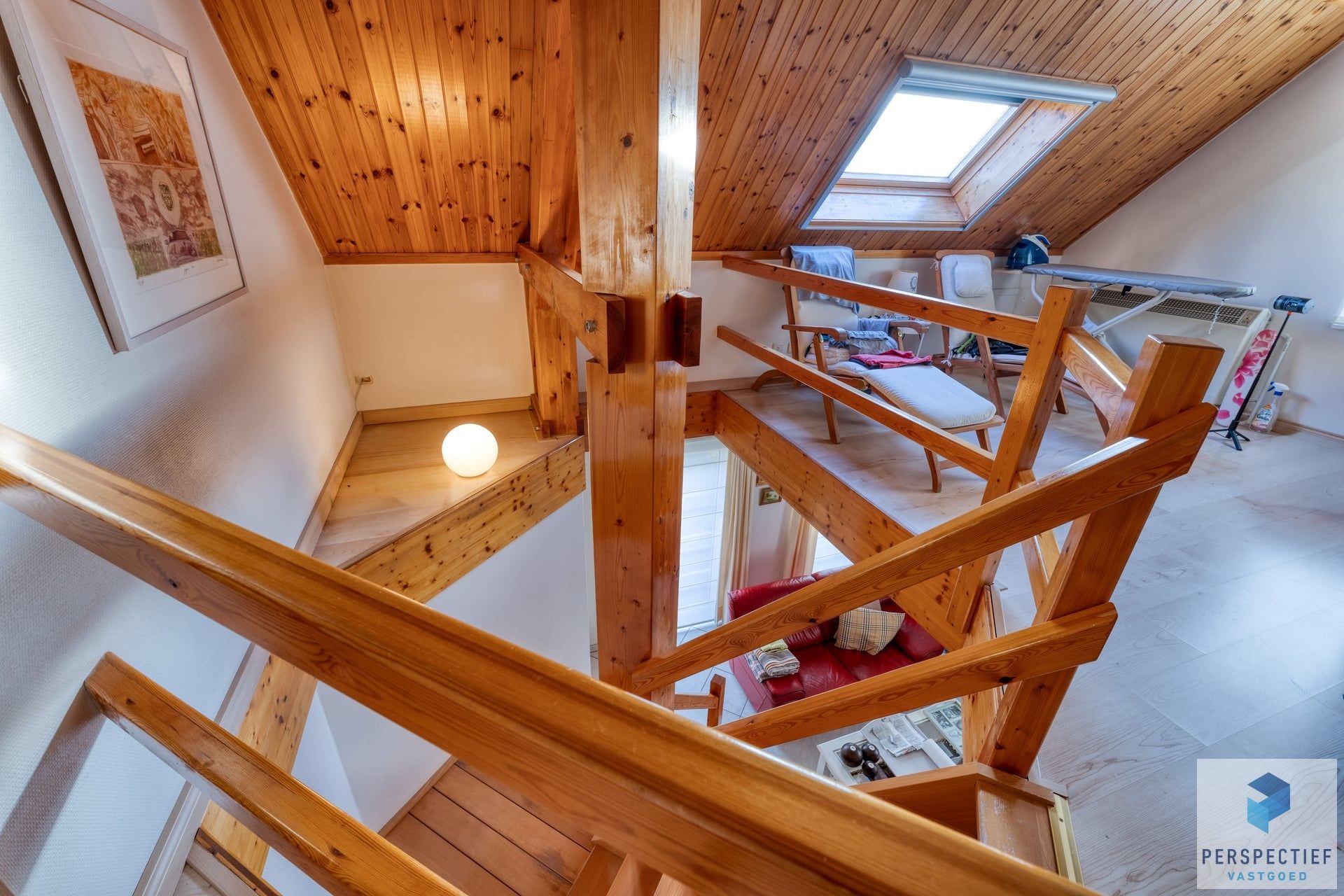 Statige ruime villa met loods en ingerichte studio in een rustige omgeving foto 14