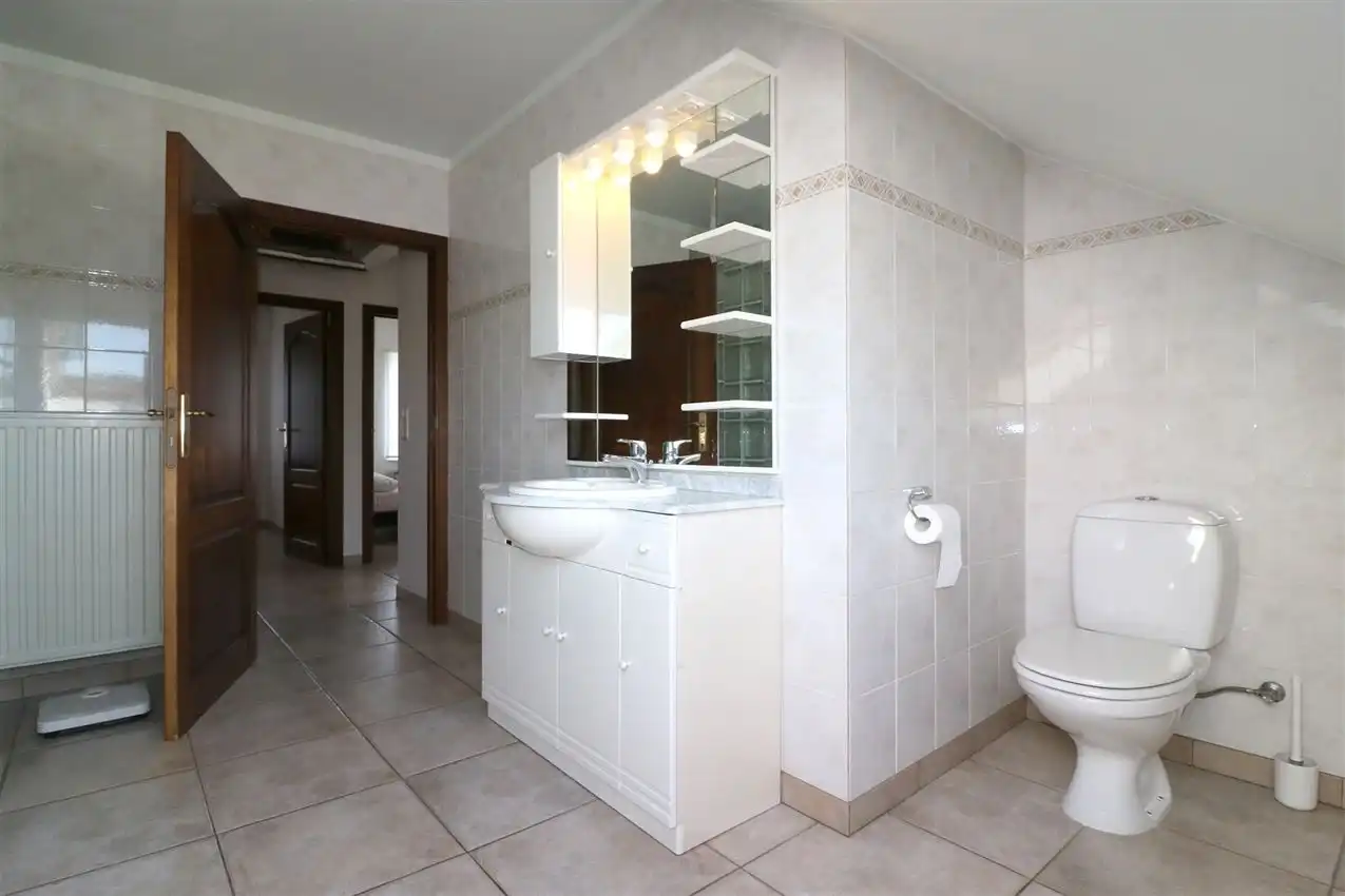 Gusting gelegen woning met 3 slp, garage en tuin foto 24