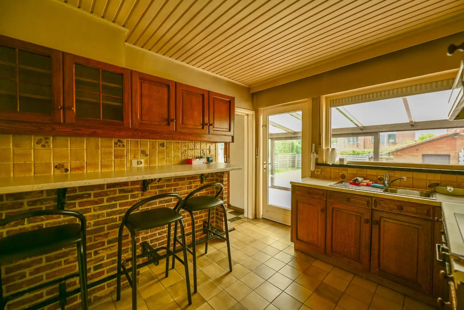 Halfopen bebouwing met 3 slaapkamers en garage op toplocatie foto 8