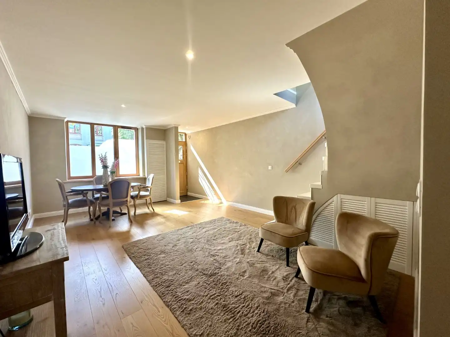 Stijlvol gerenoveerde stadswoning met prachtig dakterras foto 4
