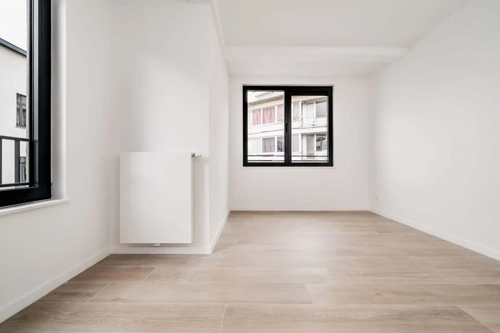 Dicht bij het Tour&Taxis-terrein, prachtig duplex penthouse met 3 slaapkamers foto 9