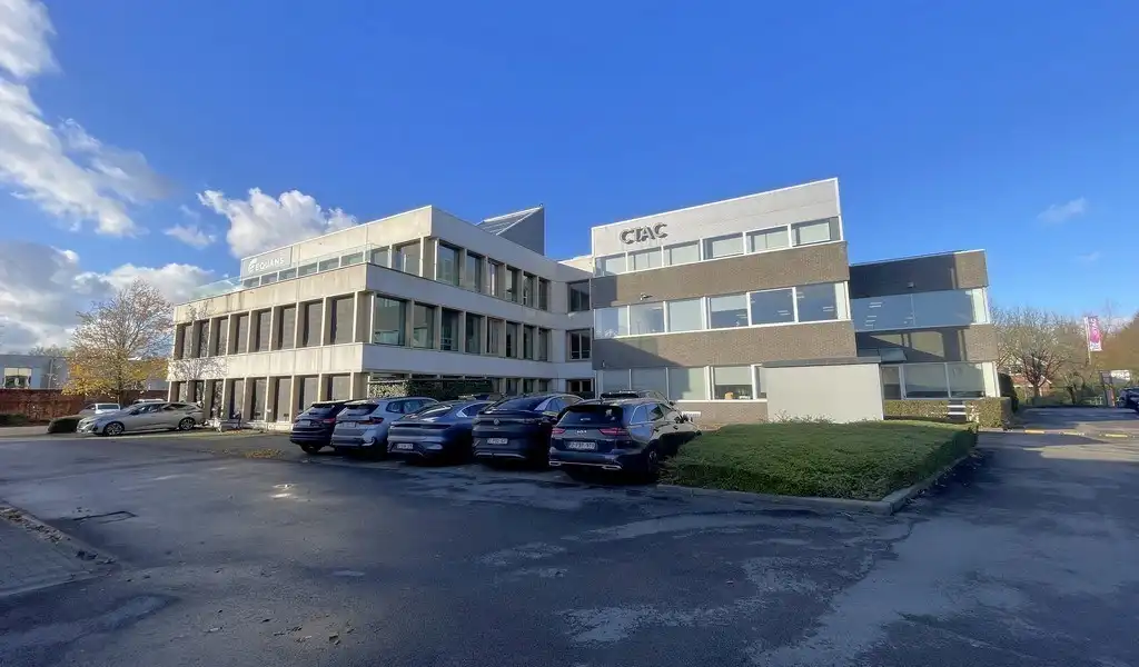 Volledig uitgerust kantoor te huur langs E313 te Wommelgem foto {{pictureIndex}}