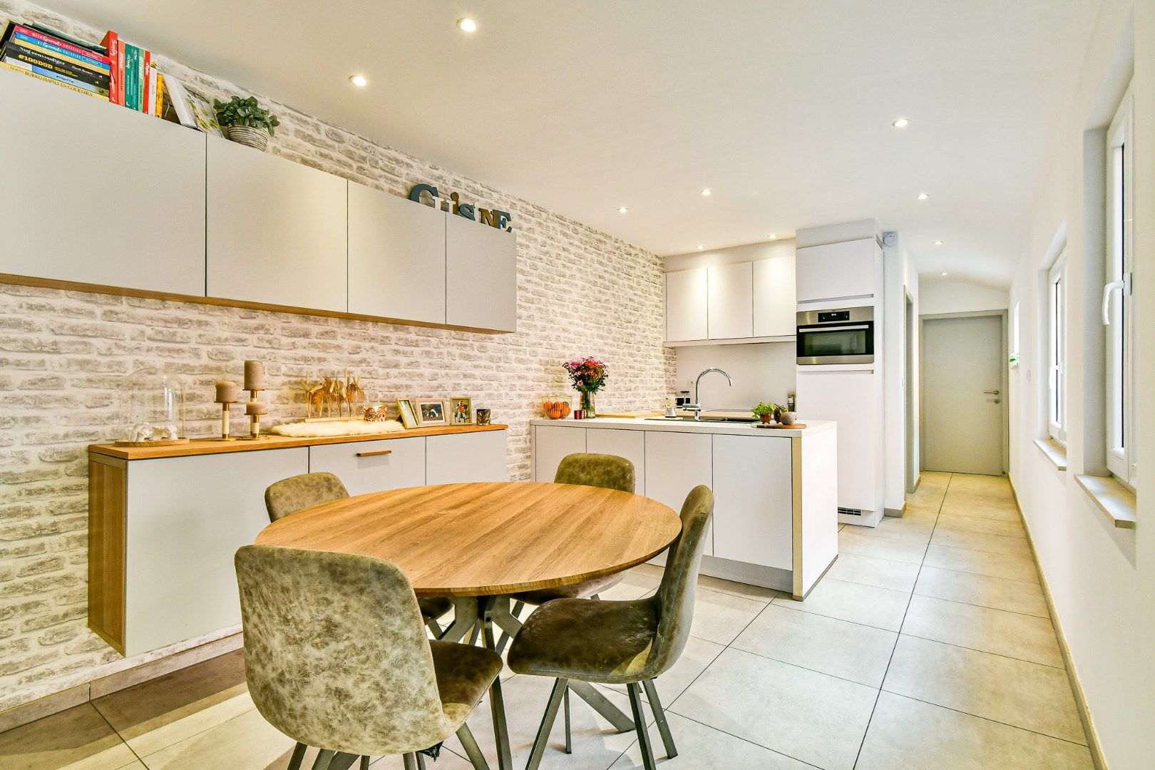 Gerenoveerde woning op een topligging! foto {{pictureIndex}}