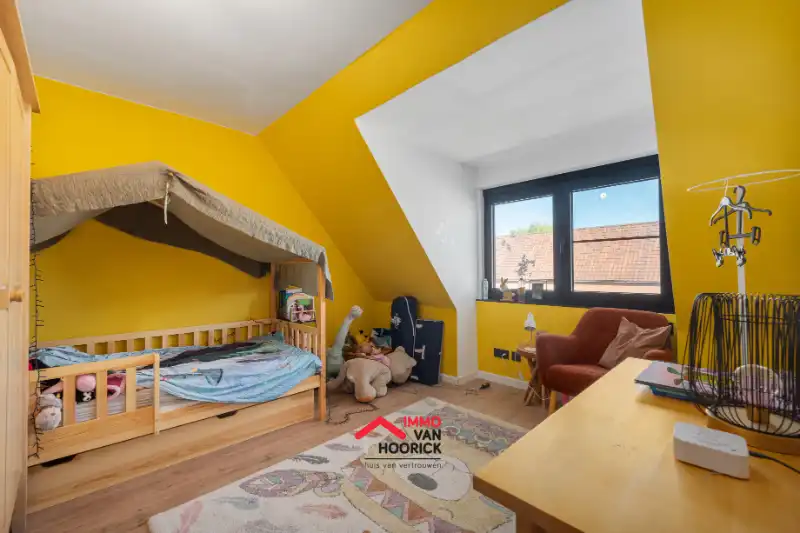Instapklare woning met 5 slpkmrs en nieuw dak!!! foto 17