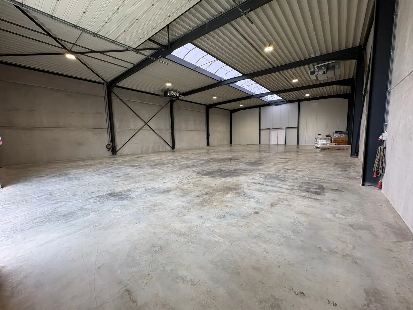 Gerenoveerde industriehal van 360 m² op bedrijvenpark Nagelsberg !  foto 5