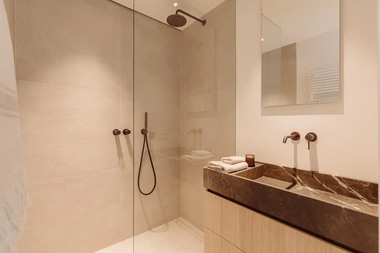 Uiterst smaakvol en top-notch afgewerkt appartement met frontaal zeezicht van het gelijkvloers terras foto 18