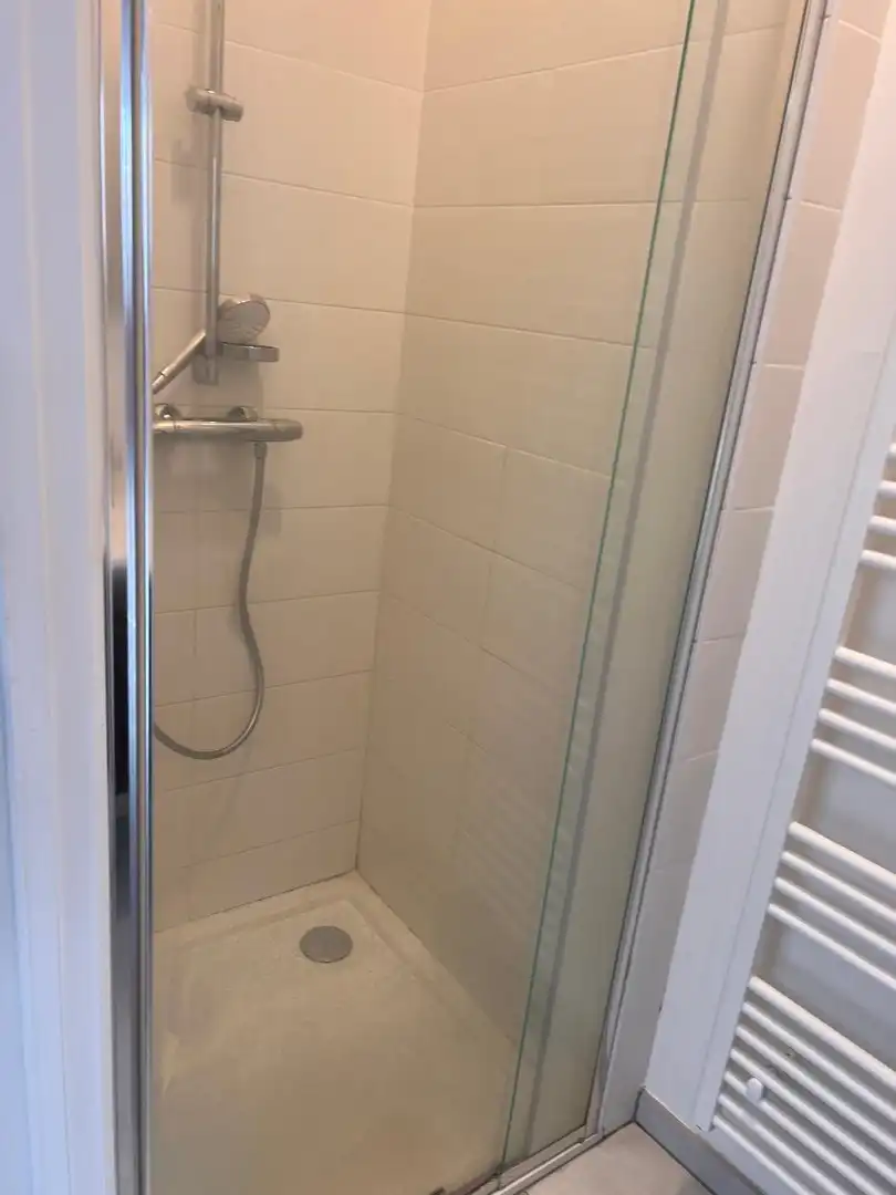 Recente studio (A1.5) op de eerste verdieping met terras en garagebox mogelijk foto 7