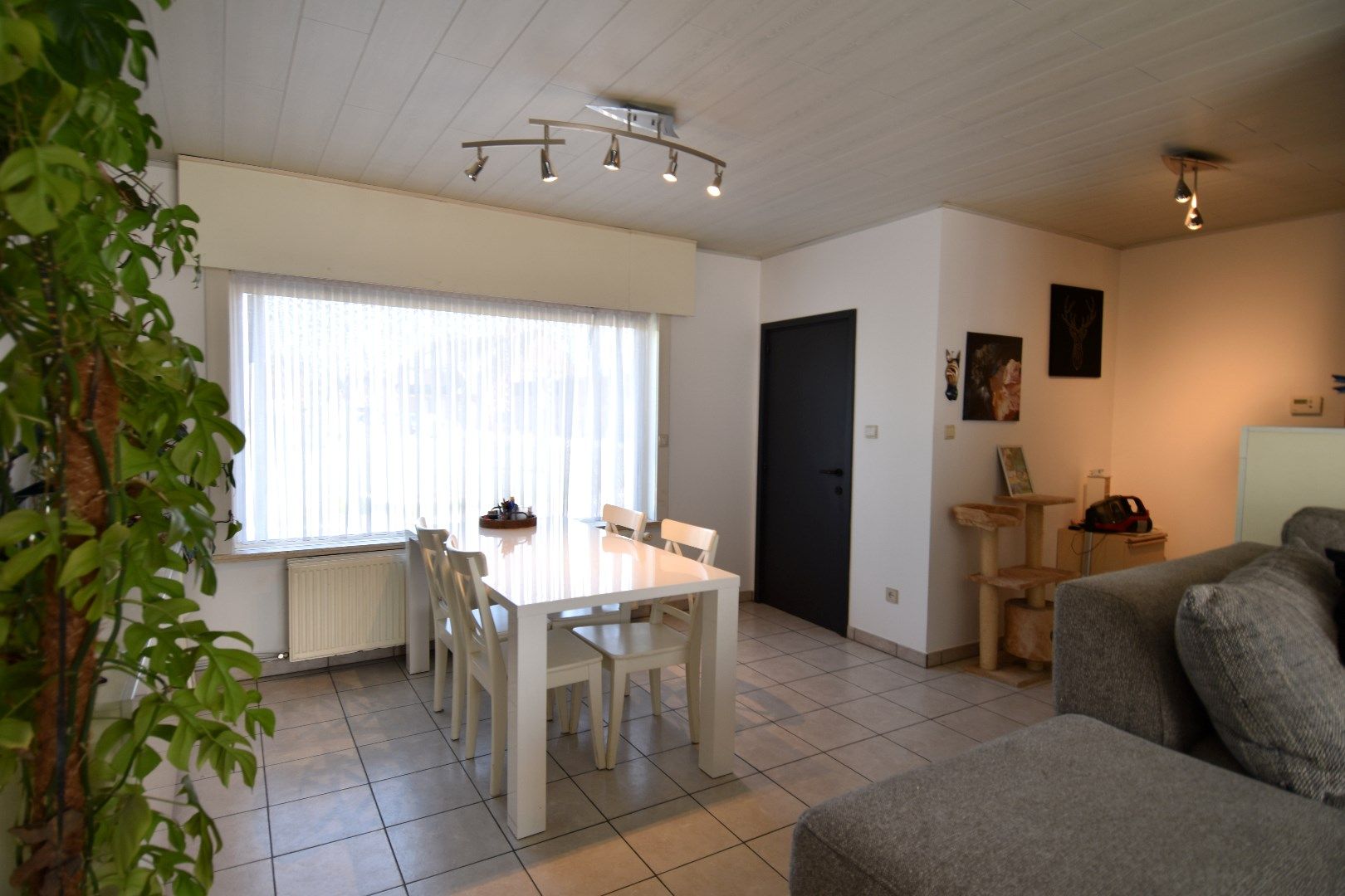 Instapklare gezinswoning met 4 slaapkamers, zonneterras en garage te koop in Bergelen te Gullegem foto 4