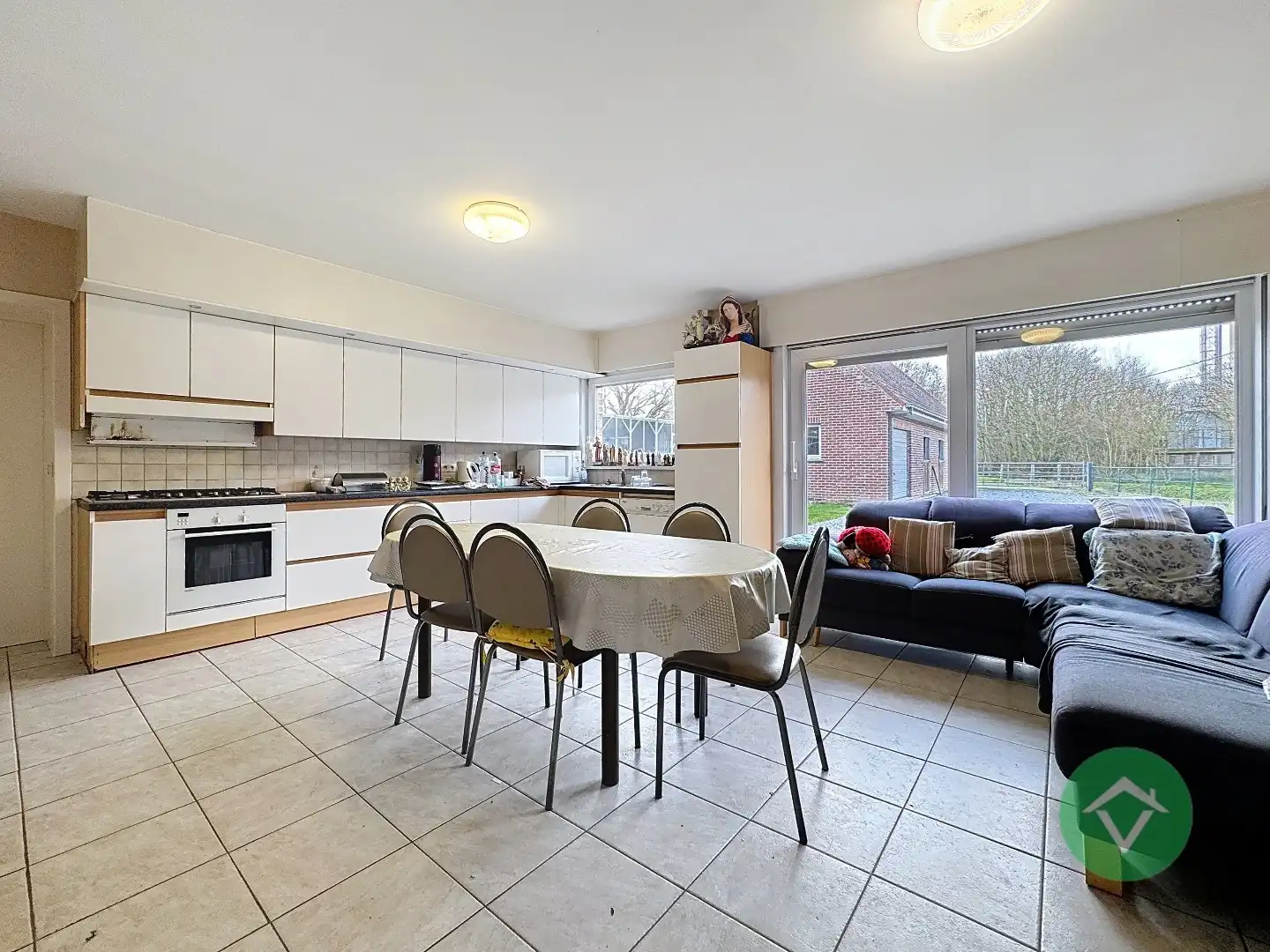 Alleenstaande woning met naastliggend stuk bouwgrond en weide te Eernegem foto 15