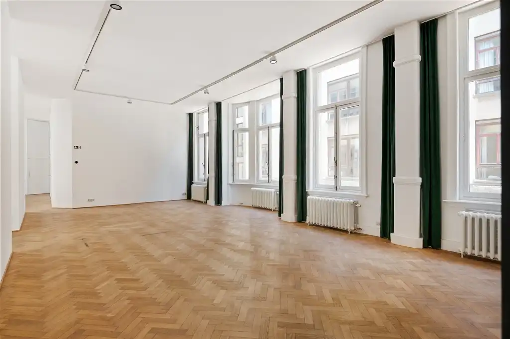 Karaktervolle kantoorruimte te koop foto 3