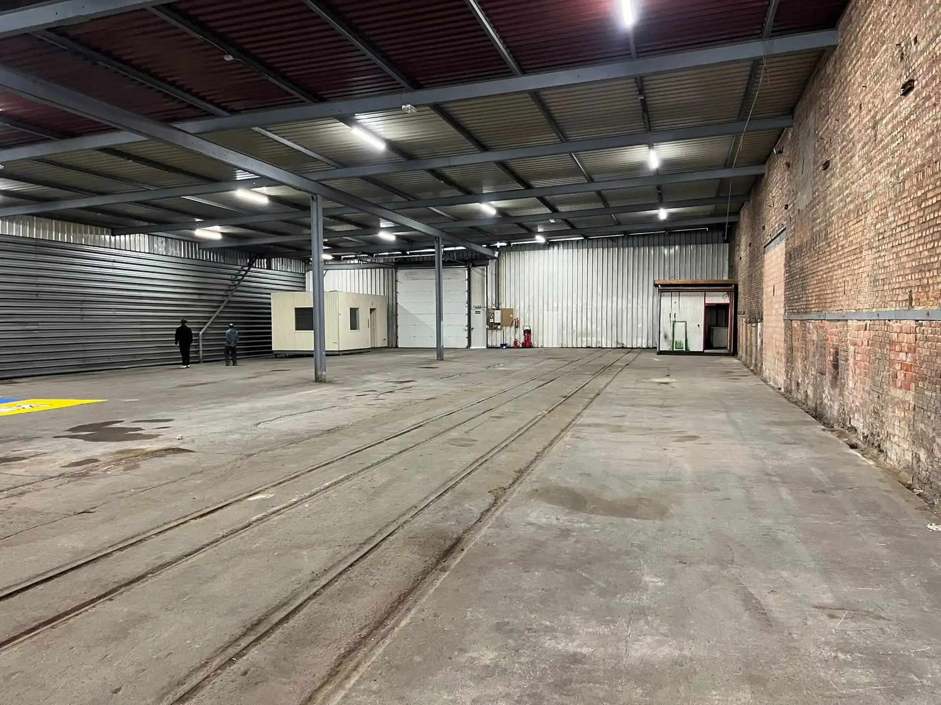Magazijn Unit 12  van 1.207 m²  centraal  tussen A12 en E19 (geen poort) foto 4
