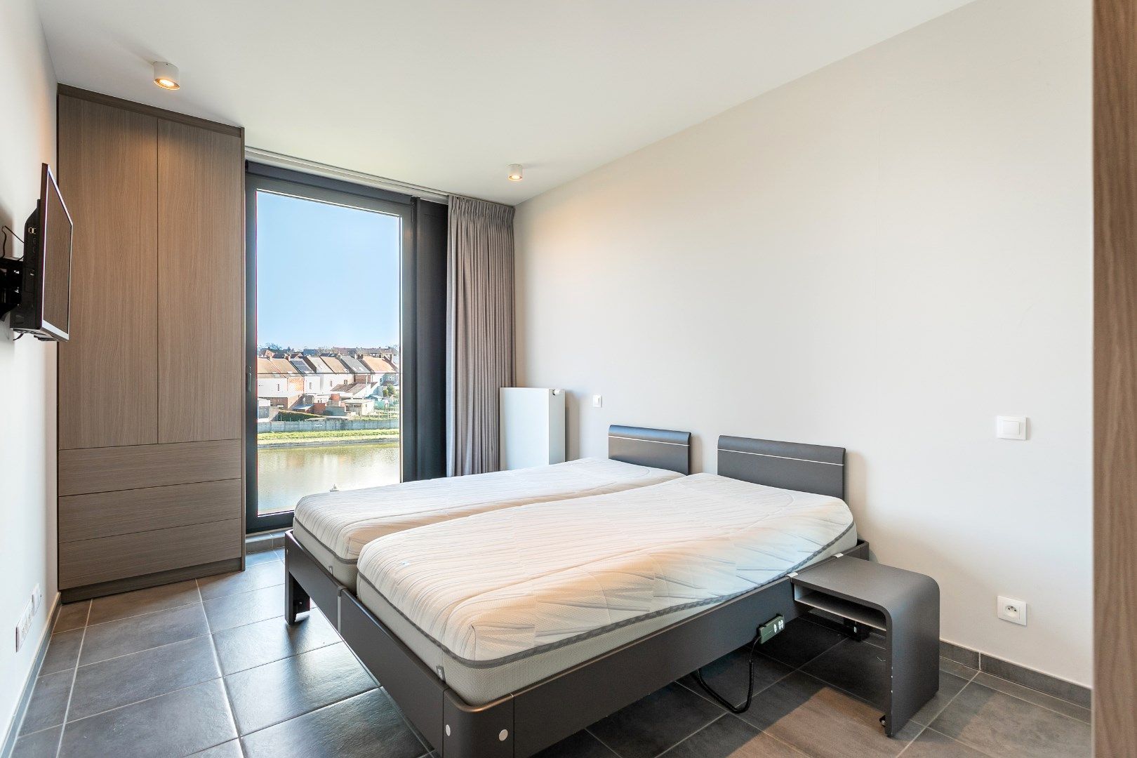 Moderne assitentiewoning met ruim terras en autostaanplaats foto 13