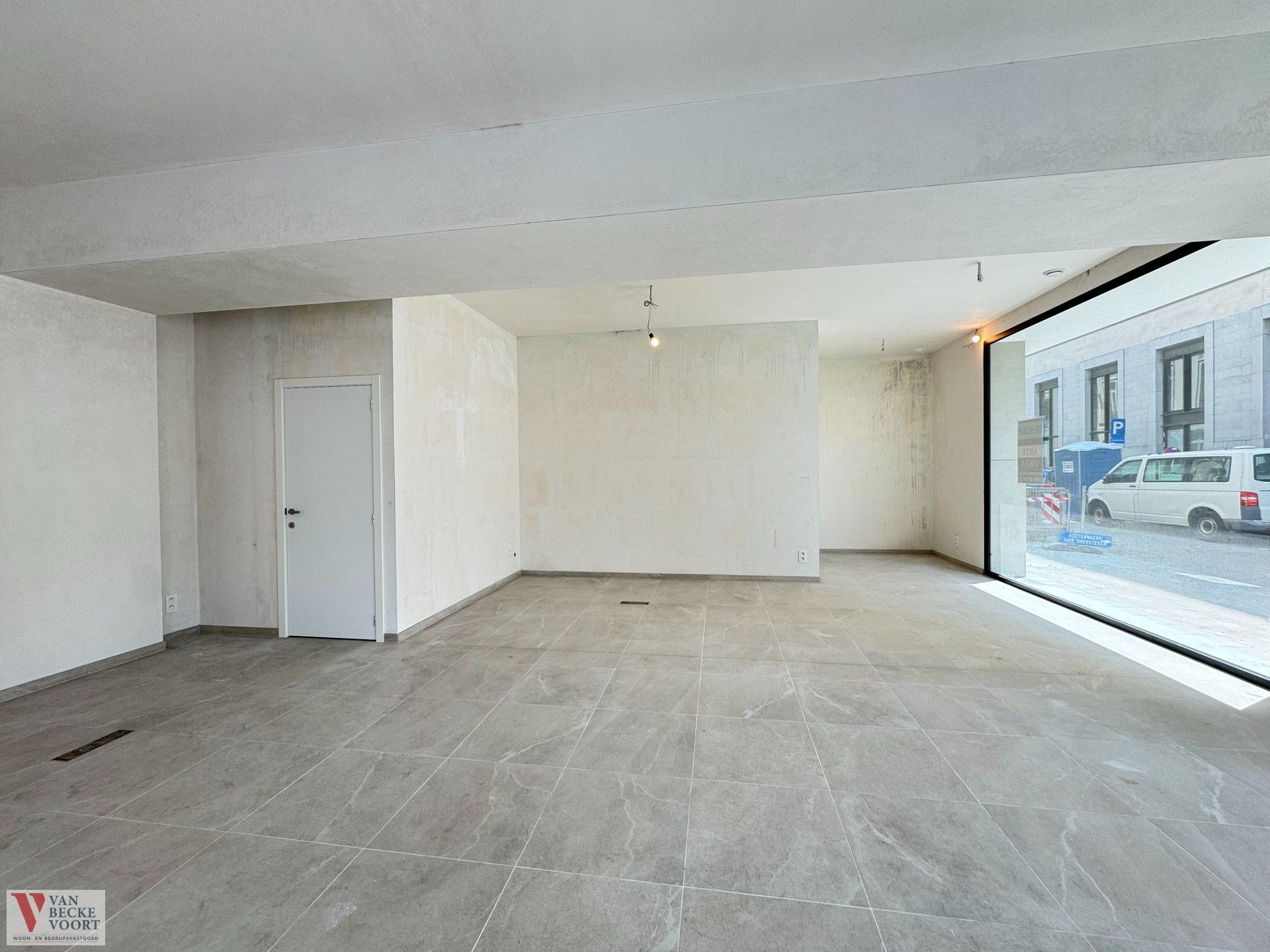 Handelsgelijkvloers 75m² in nieuwbouwresidentie foto 7