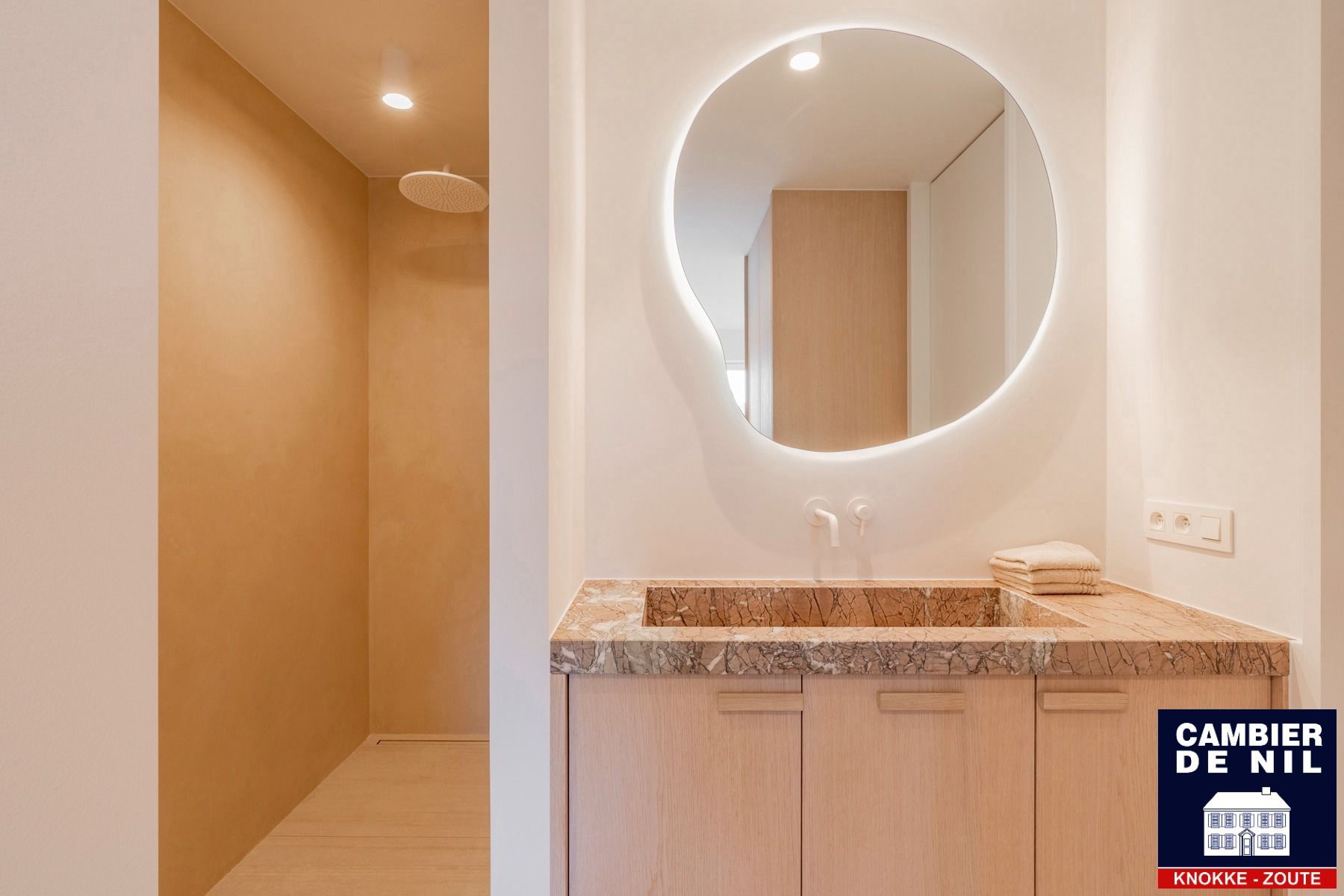 Vernieuwd appartement met open zichten mooie terrassen foto 16