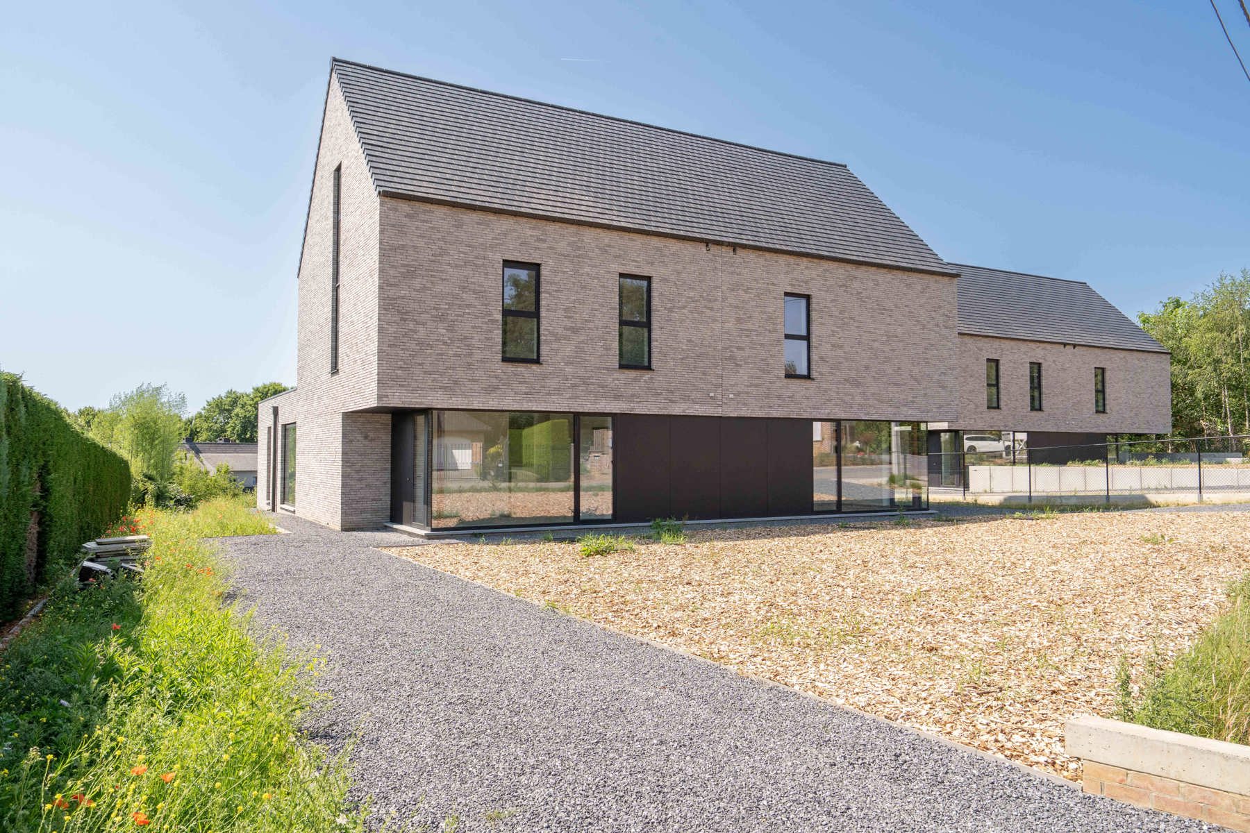 Prachtige nieuwbouwwoning in heel rustige straat te koop! foto 2