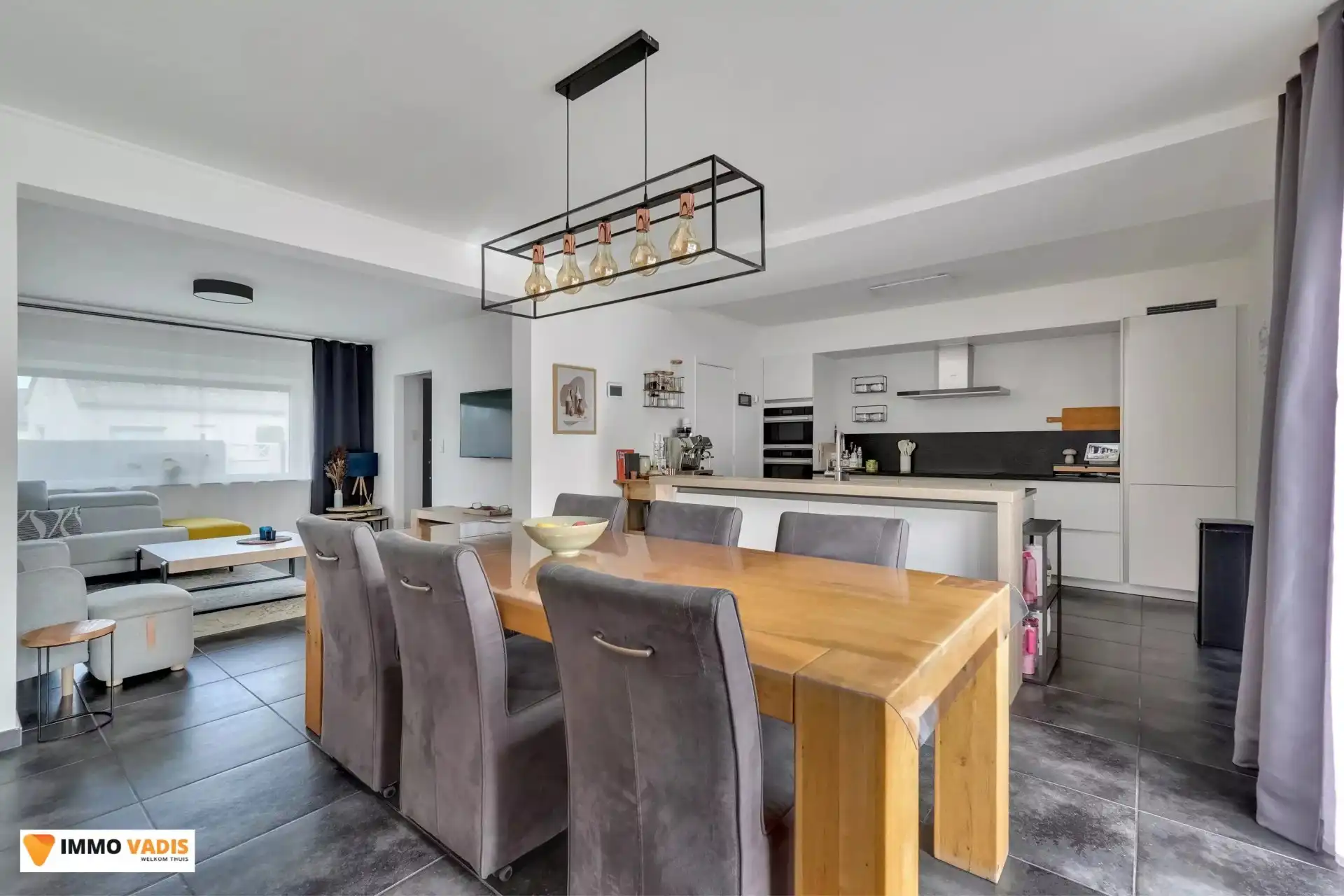 Ruime halfopen bebouwing met drie slaapkamers en tuin foto 5